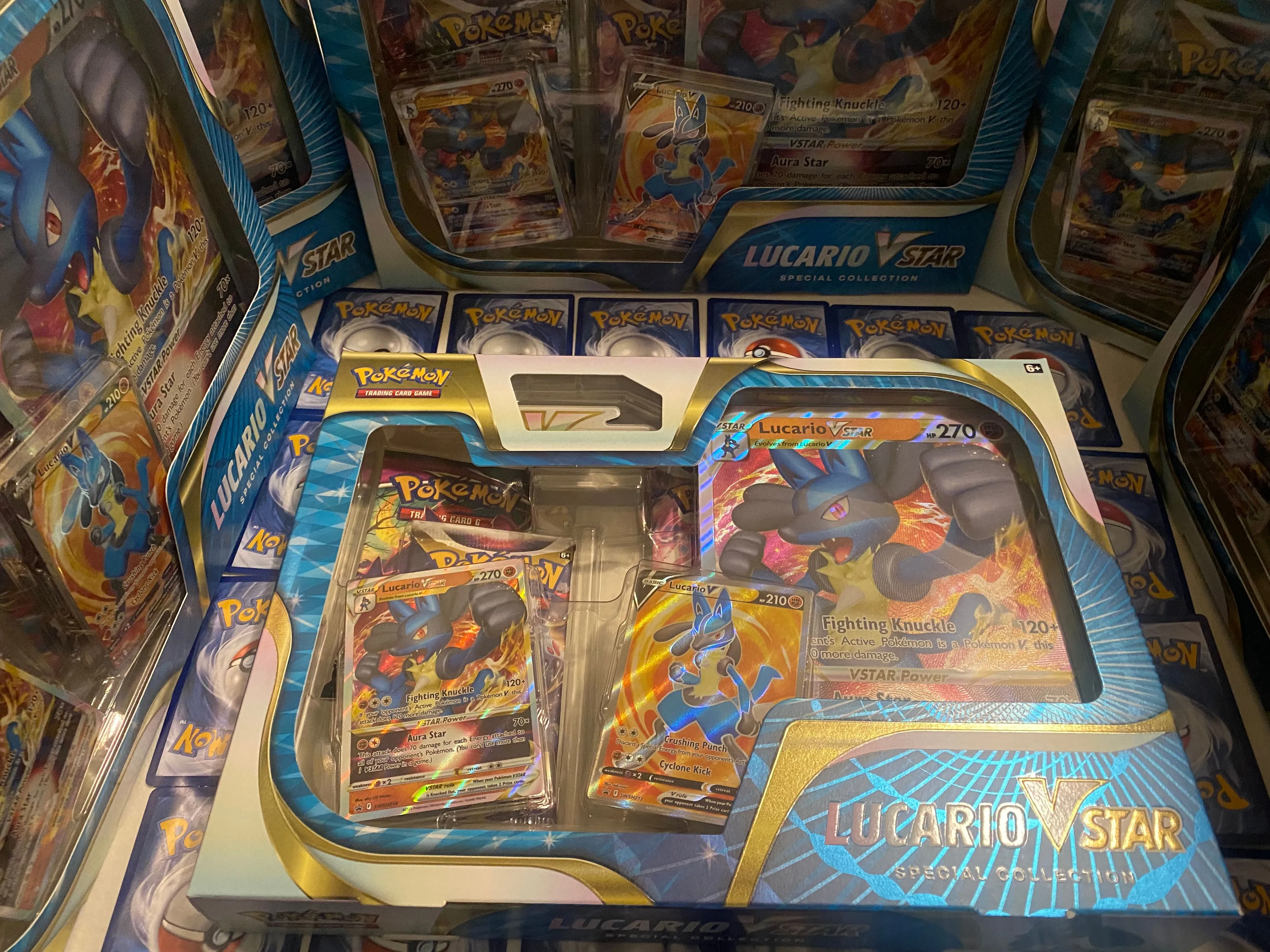 Product image for Lucario V STAR Special Collection