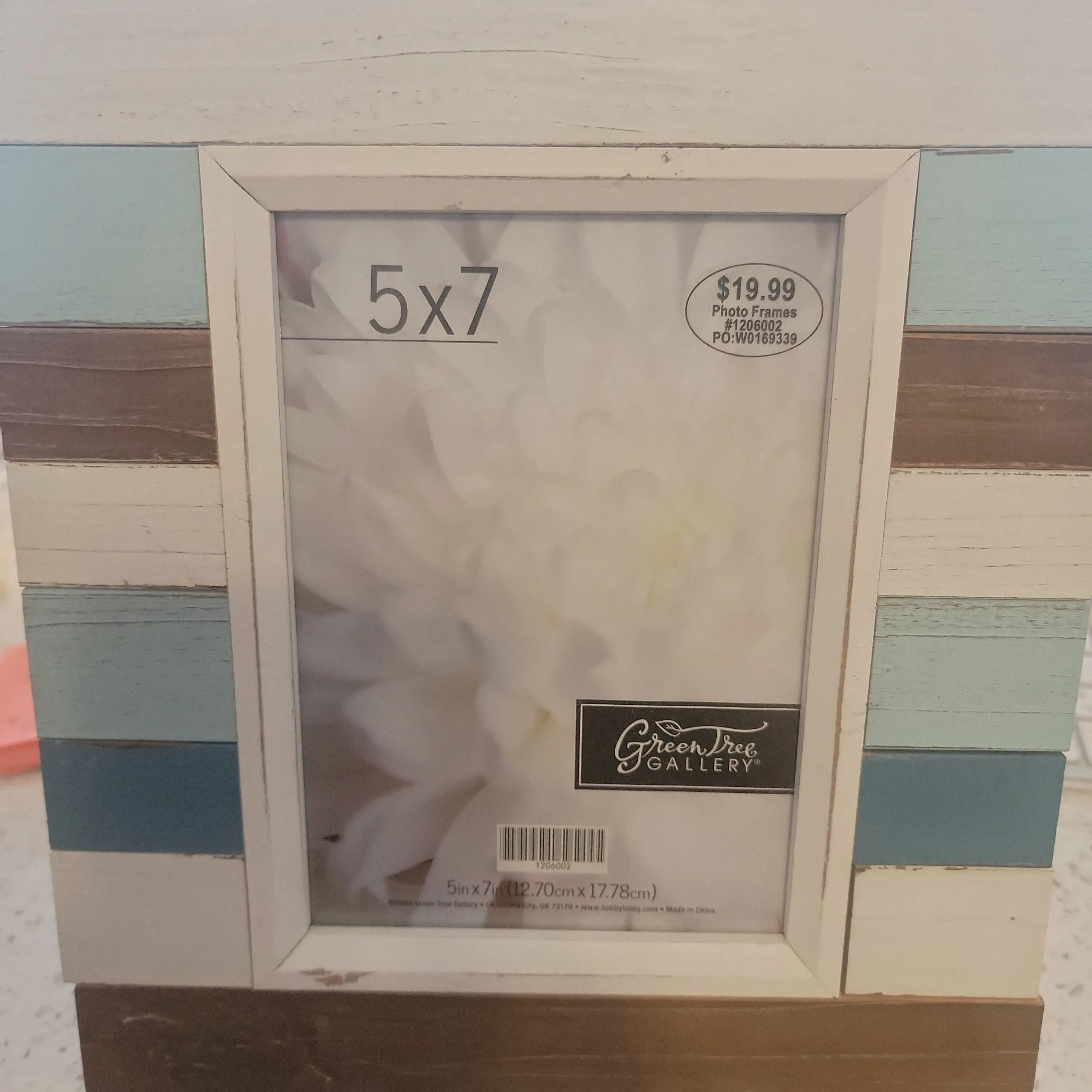 Product image for distressed 5x7 picture frame