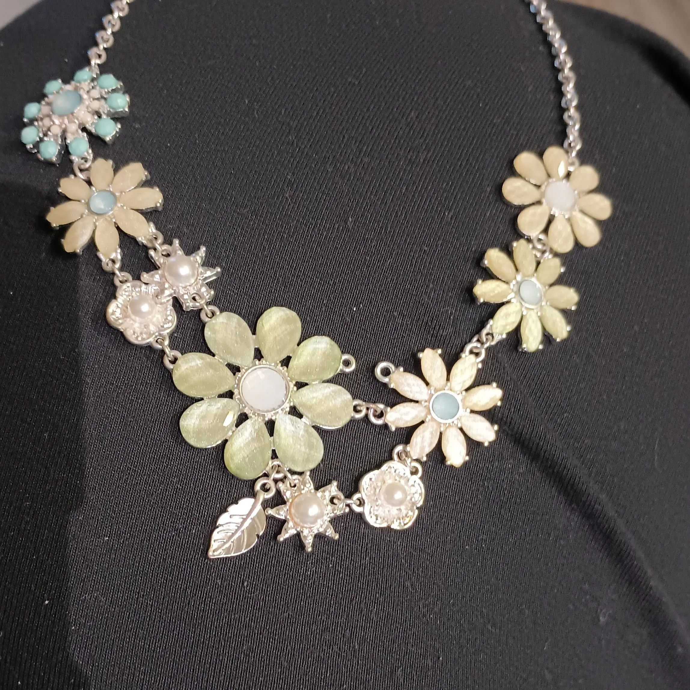 Product image for Icing bib necklace