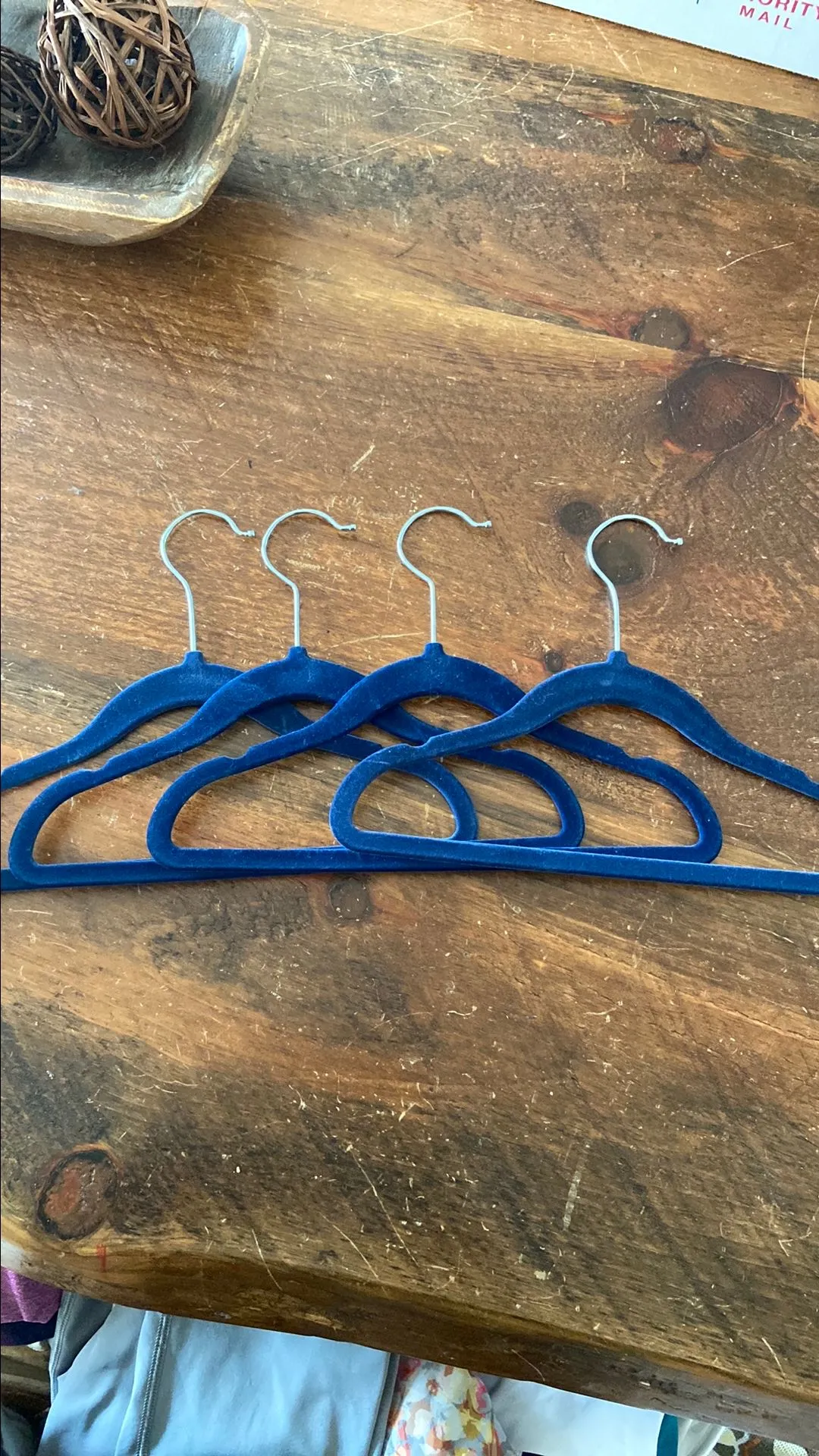 Product image for FOUR nice study, velvety children's hangers