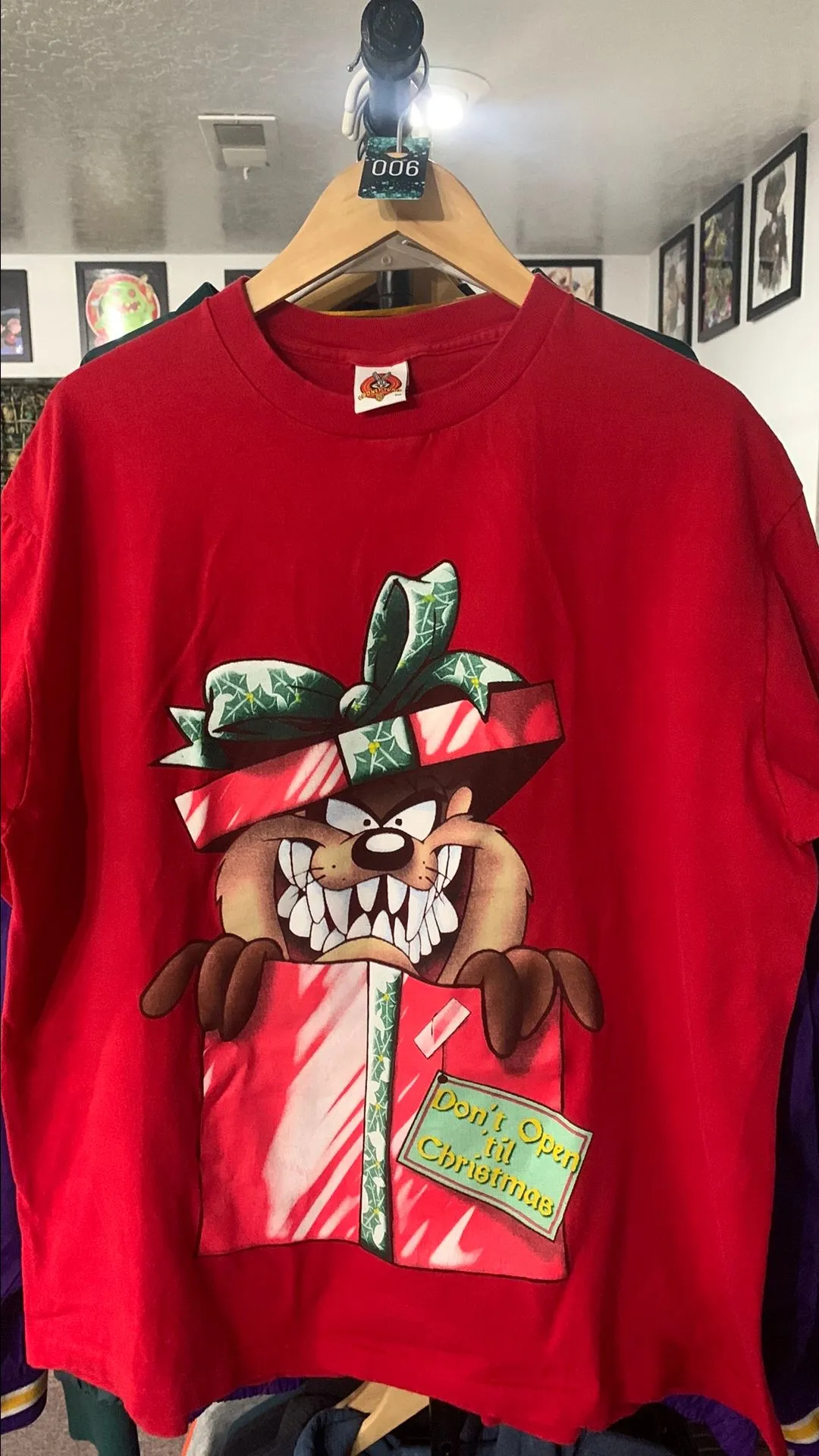Product image for 06. Loony Tunes 1998 Xmas Taz - Large