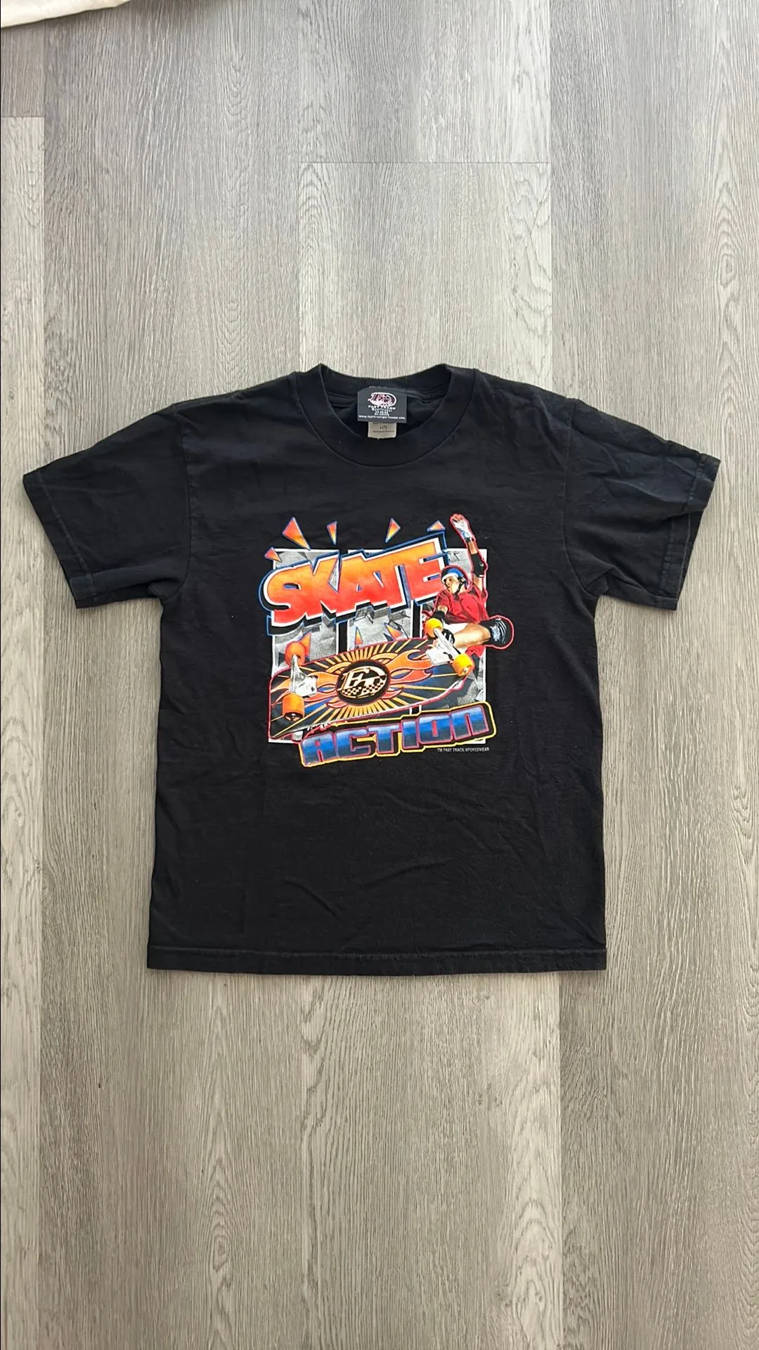 Product image for 1 "skate action" shirt