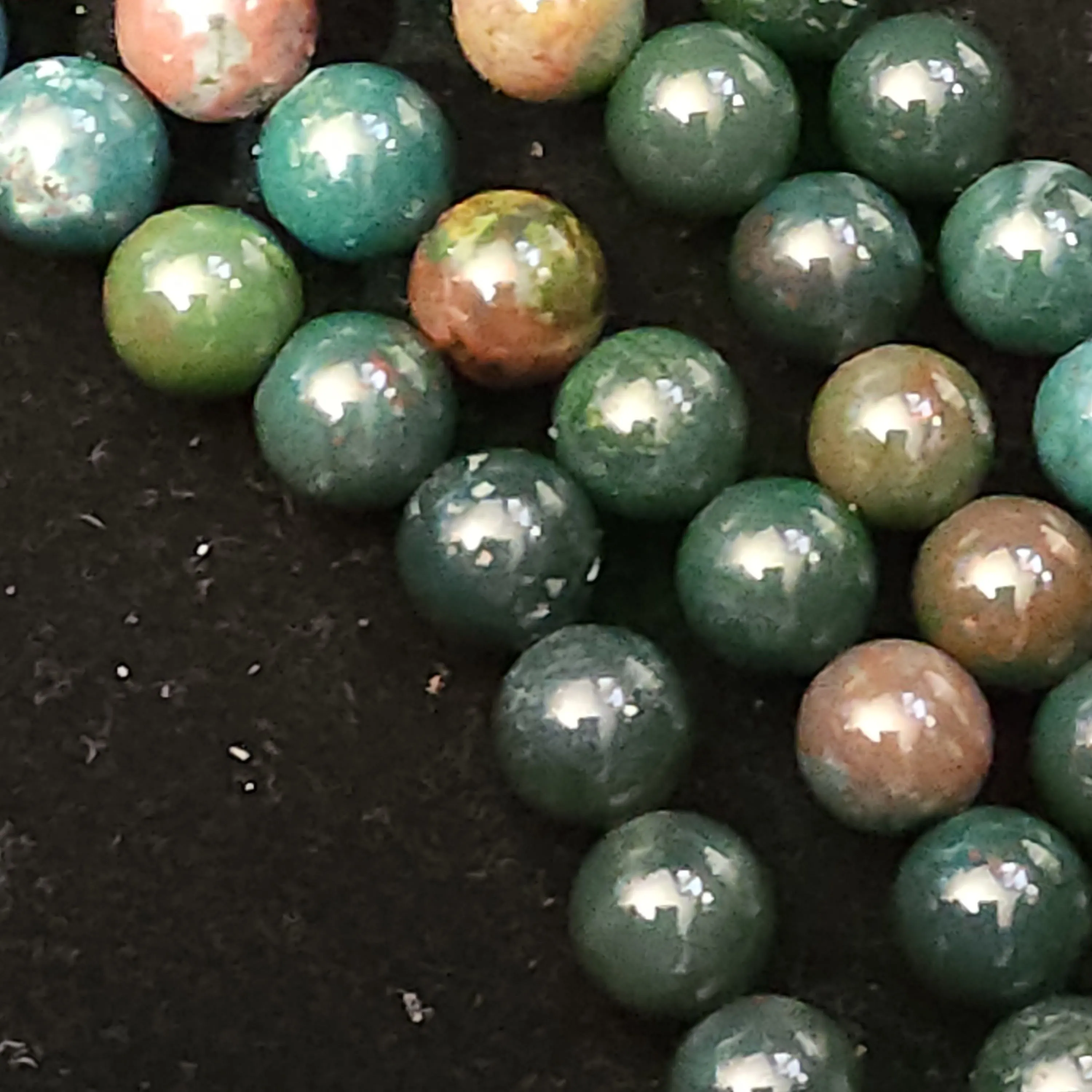 Product image for #09C: Bloodstone Round Beads, 8mm