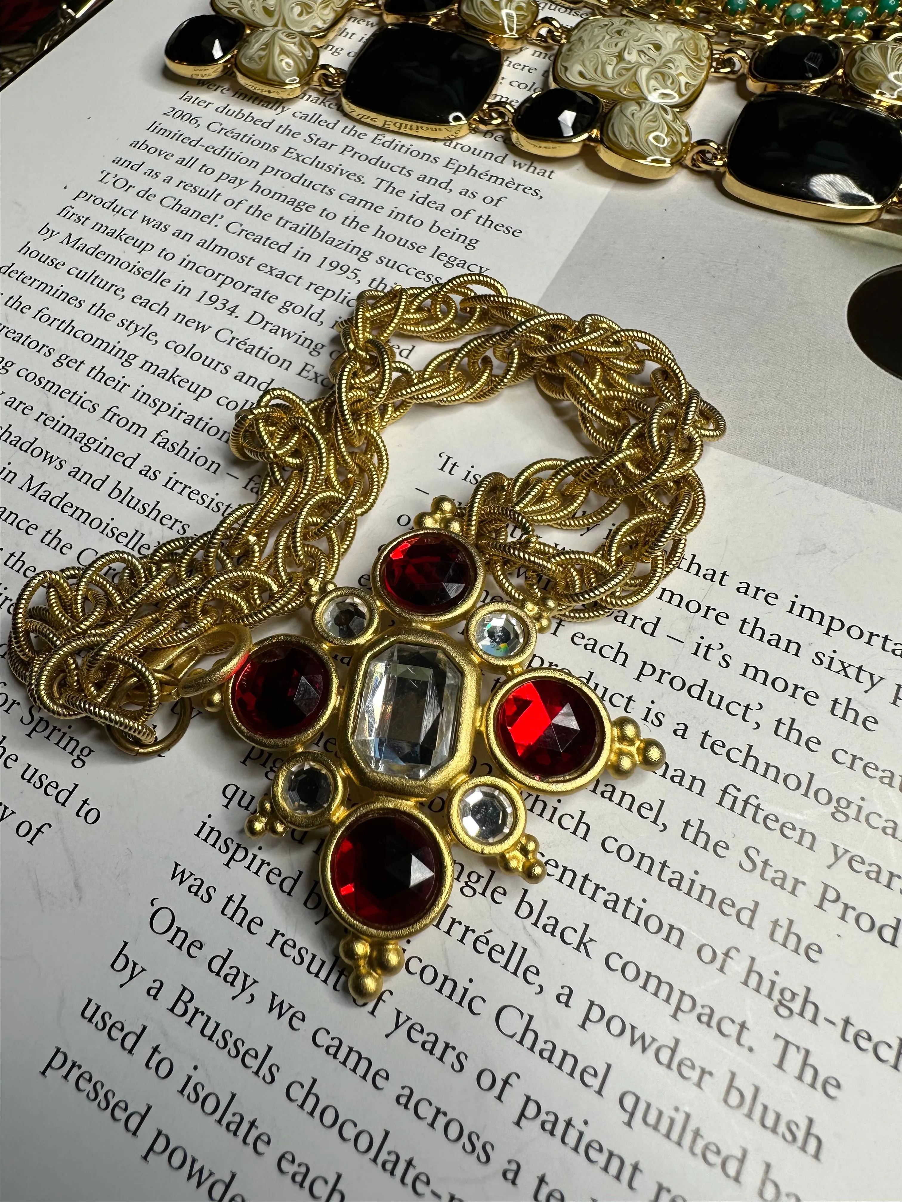 Product image for Gold tone necklace