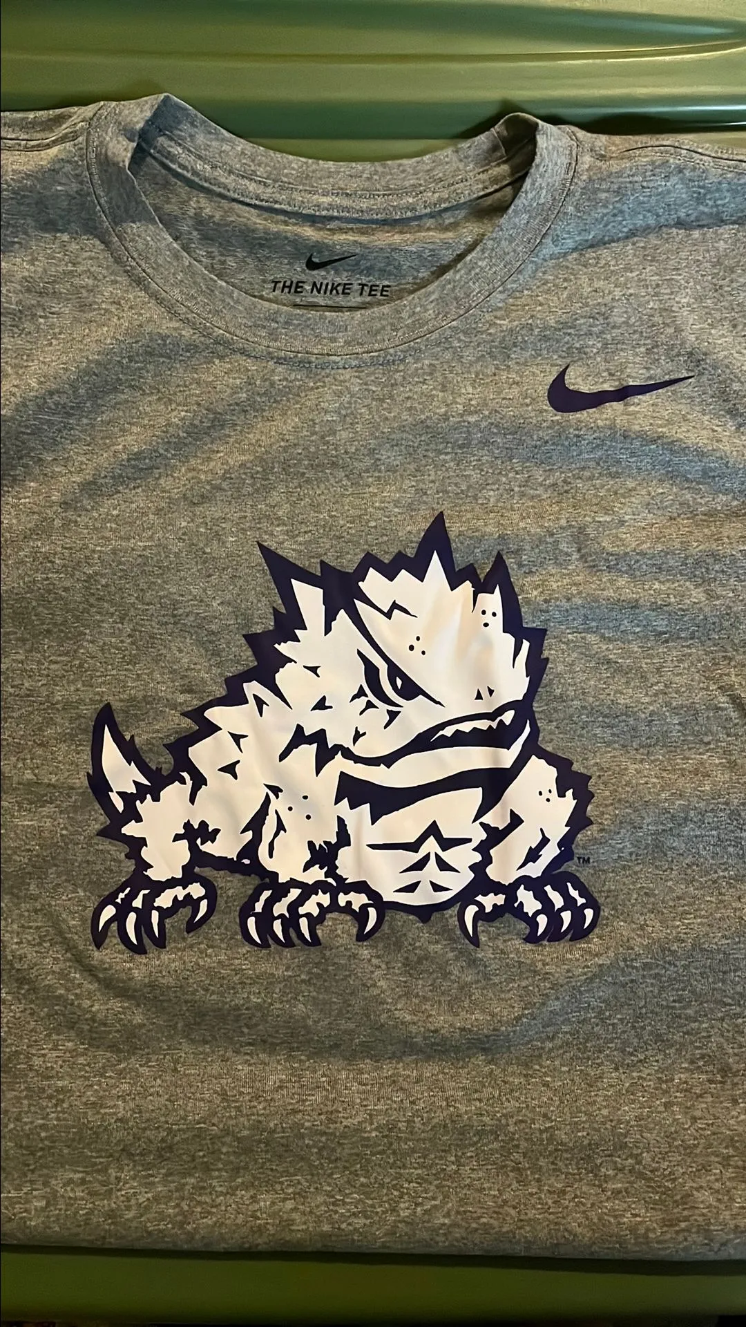 Product image for x549: The Nike Tee Dri-Fit Gray Purple White Logo Mascot Althetic Cut Graphic T-Shirt - Small