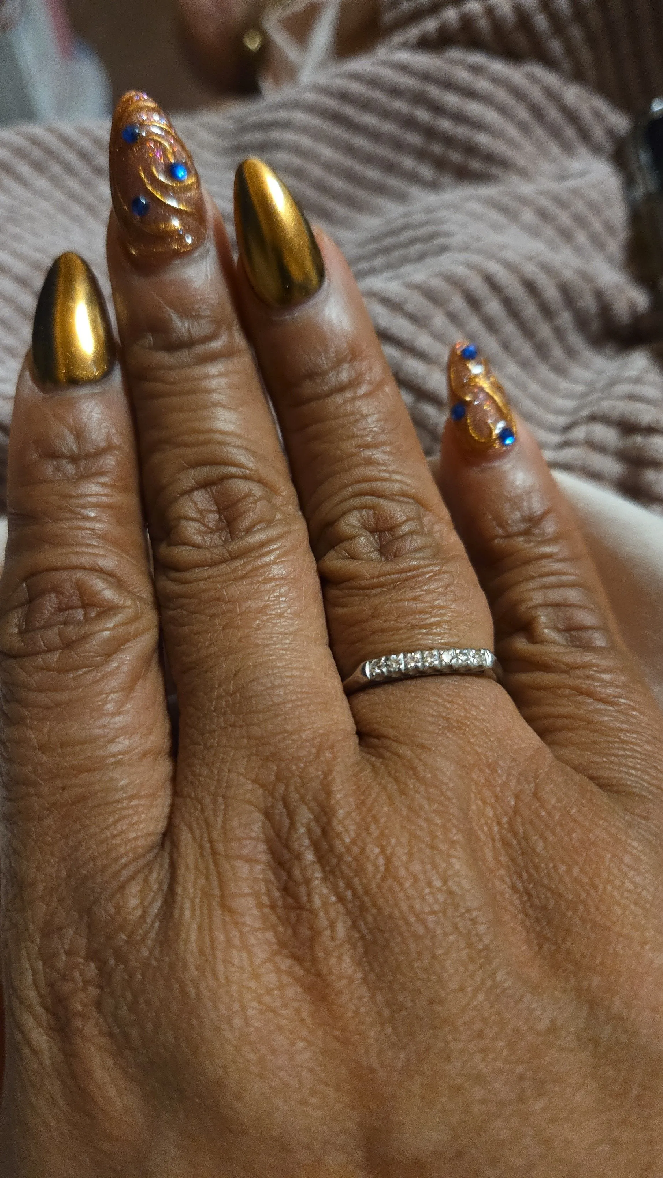 Listing Image Blurred Background