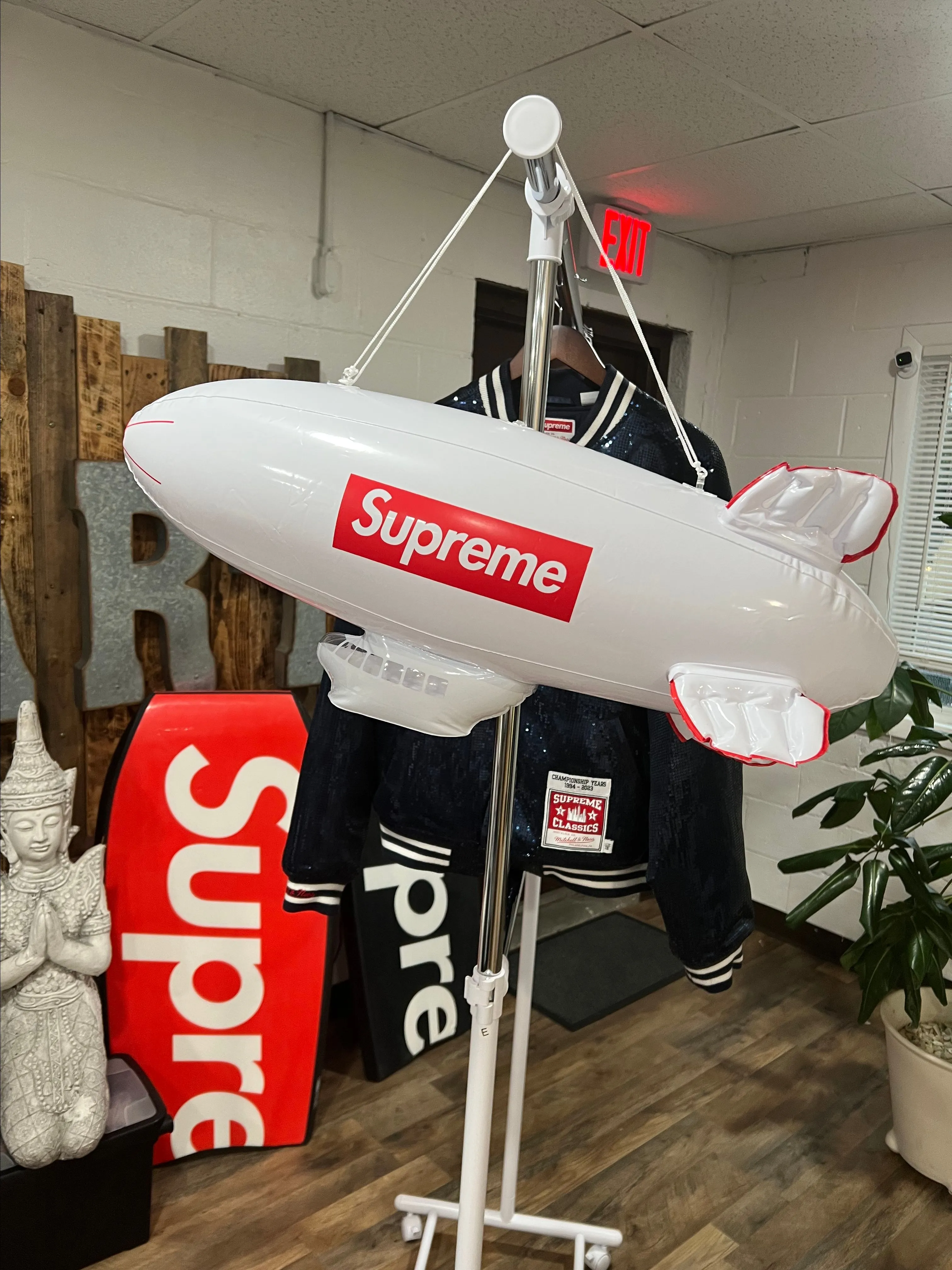 Product image for Supreme Blimp
