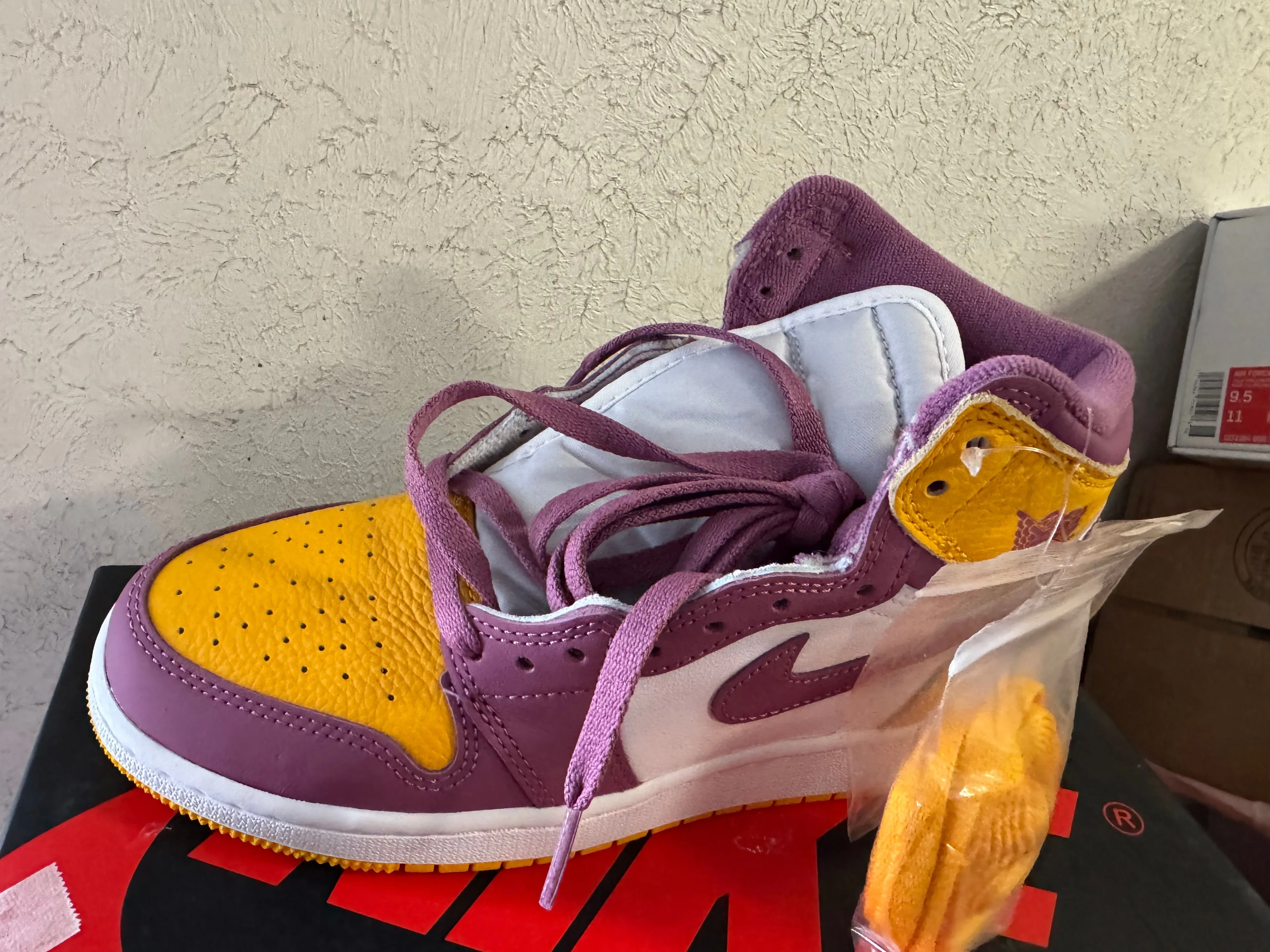 Product image for Kids brother hoods Jordan ones