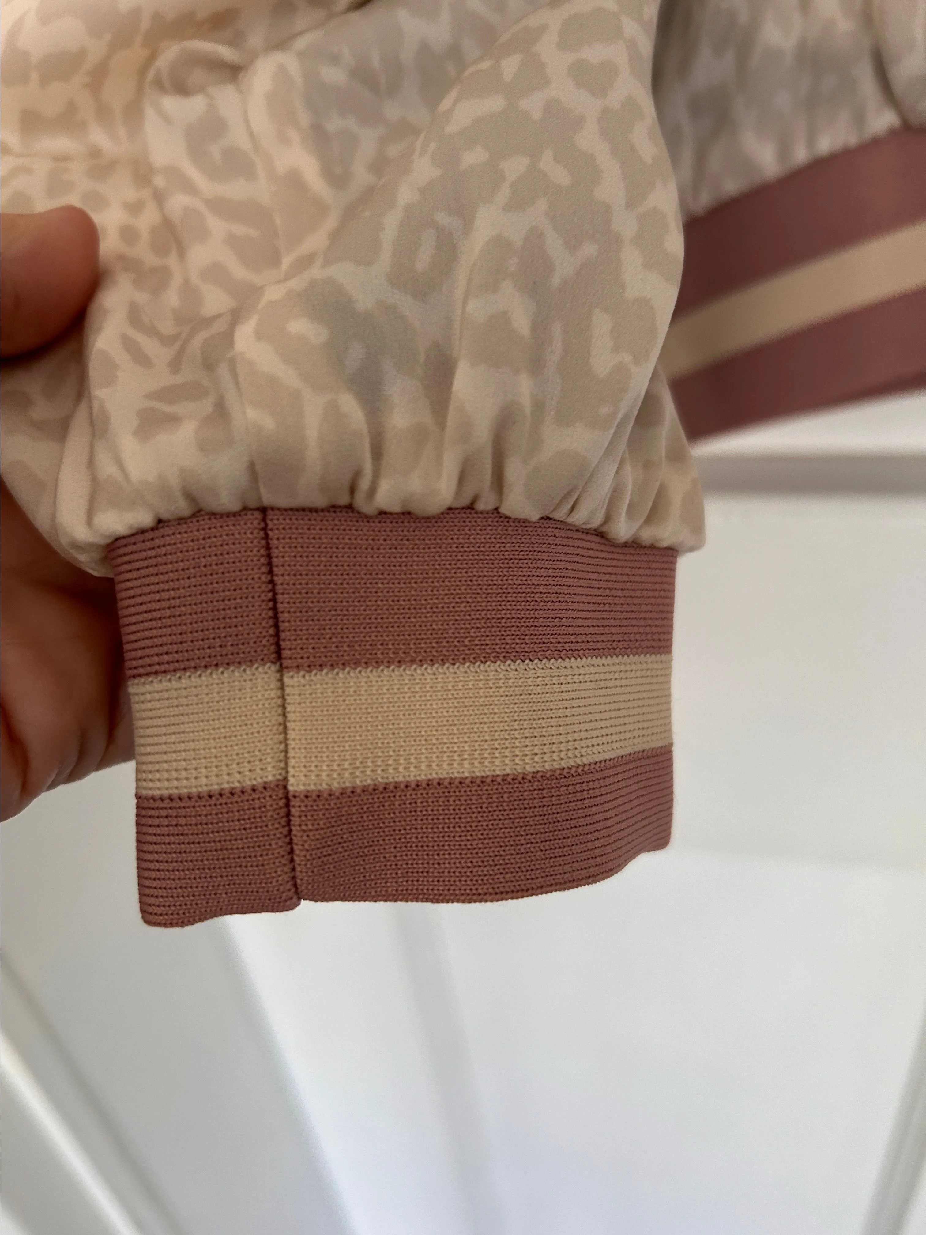 Listing Image Blurred Background