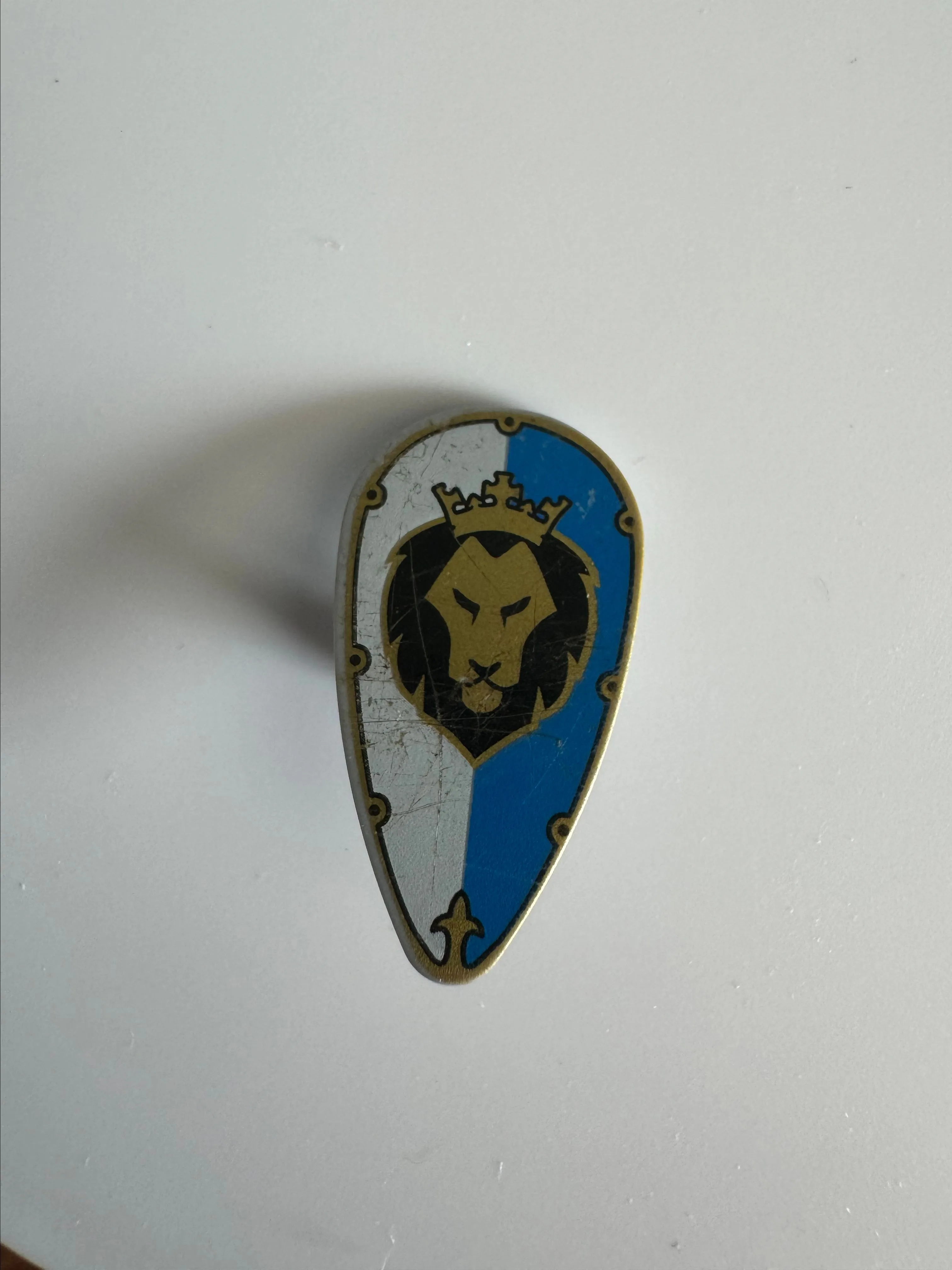 Product image for Lion Knight Oval Shield Gold Border