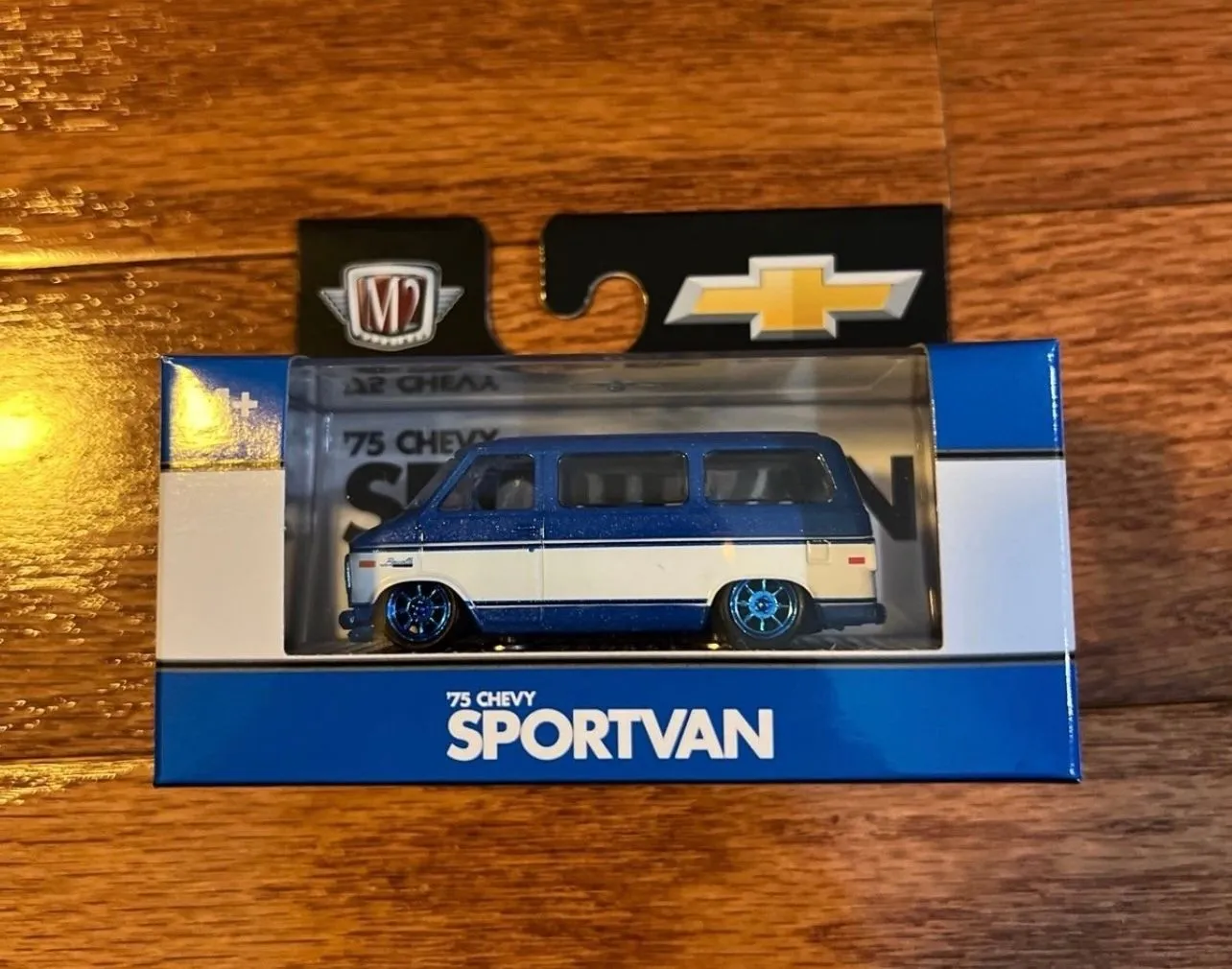 Product image for M2 Machines 1975 Chevrolet Van G10 Chase