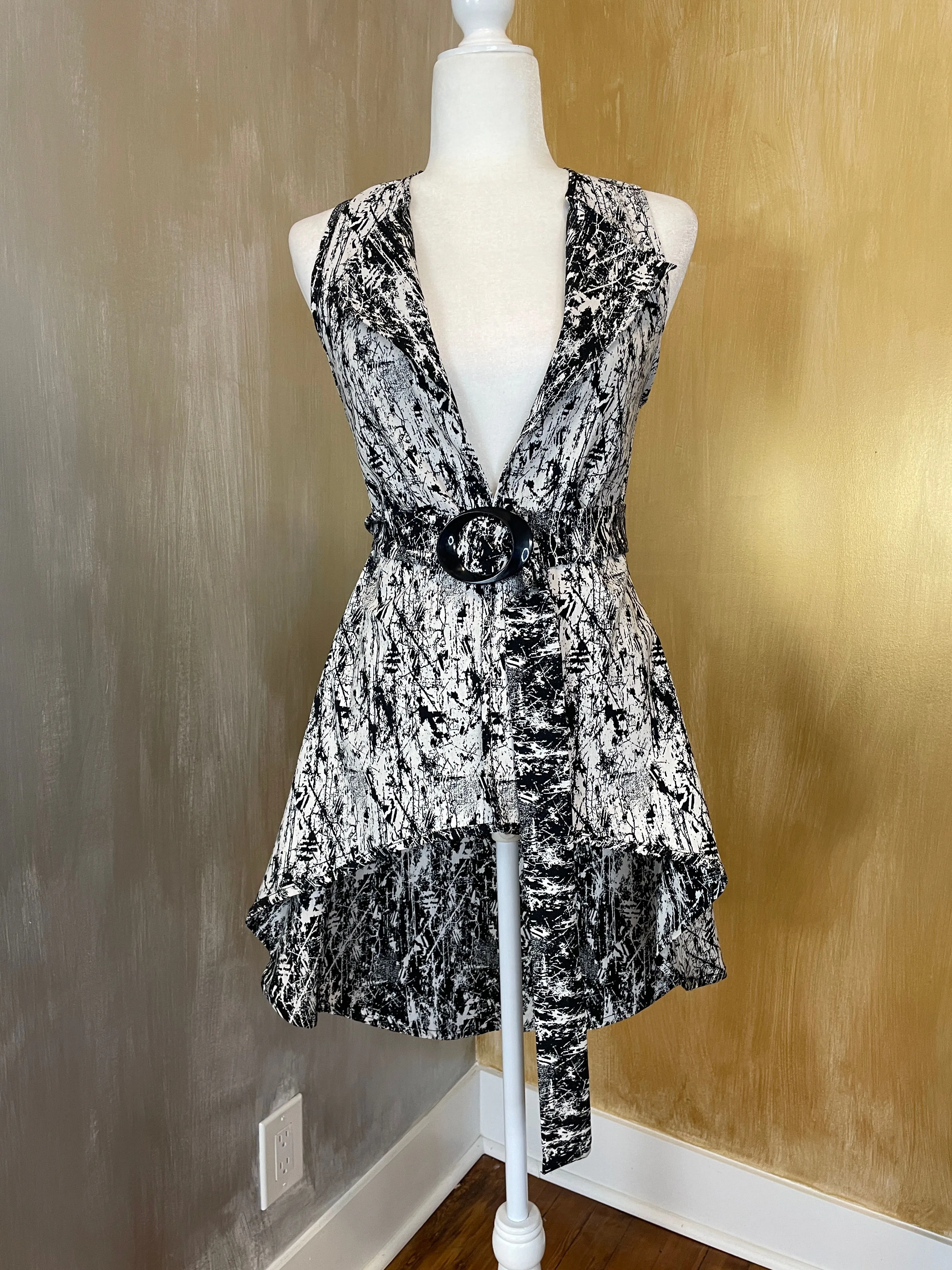 Product image for Reversible Black + White Abstract Print Sleeveless Jacket S-XL