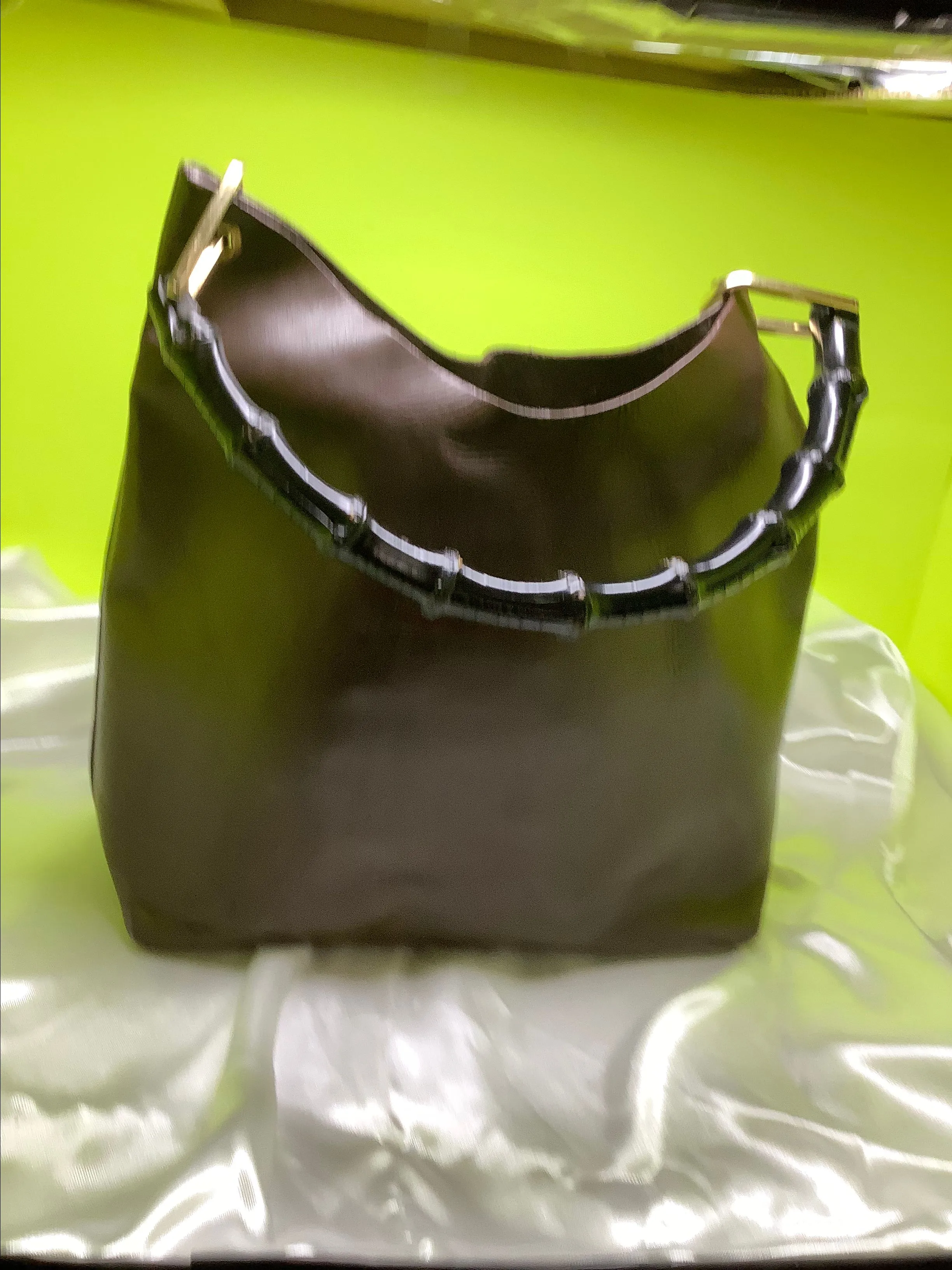 Listing Image Blurred Background
