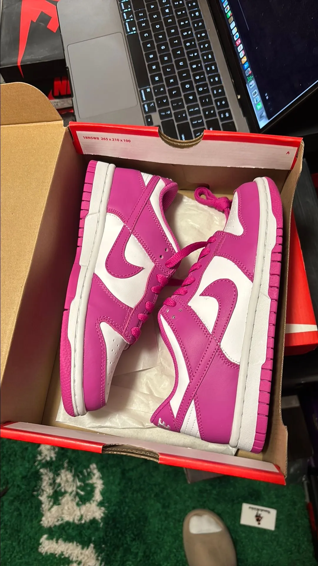Product image for Nike dunk low active Fuschia size 4Y