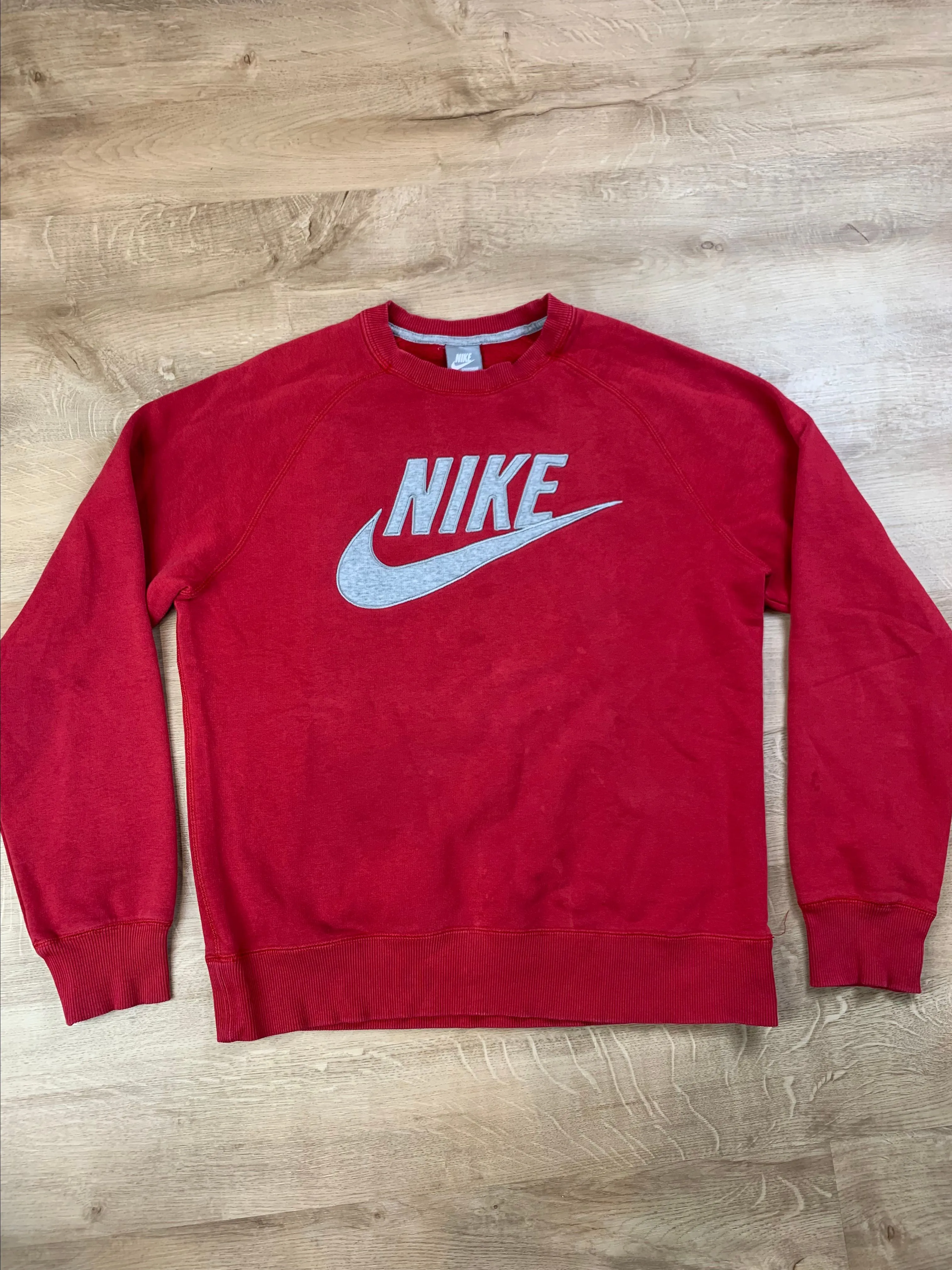 Product image for Vintage Y2K Silver Tag Nike Big Logo Spell Out Crewneck Sweatshirt Medium M Red Grey Embroidered Pullover