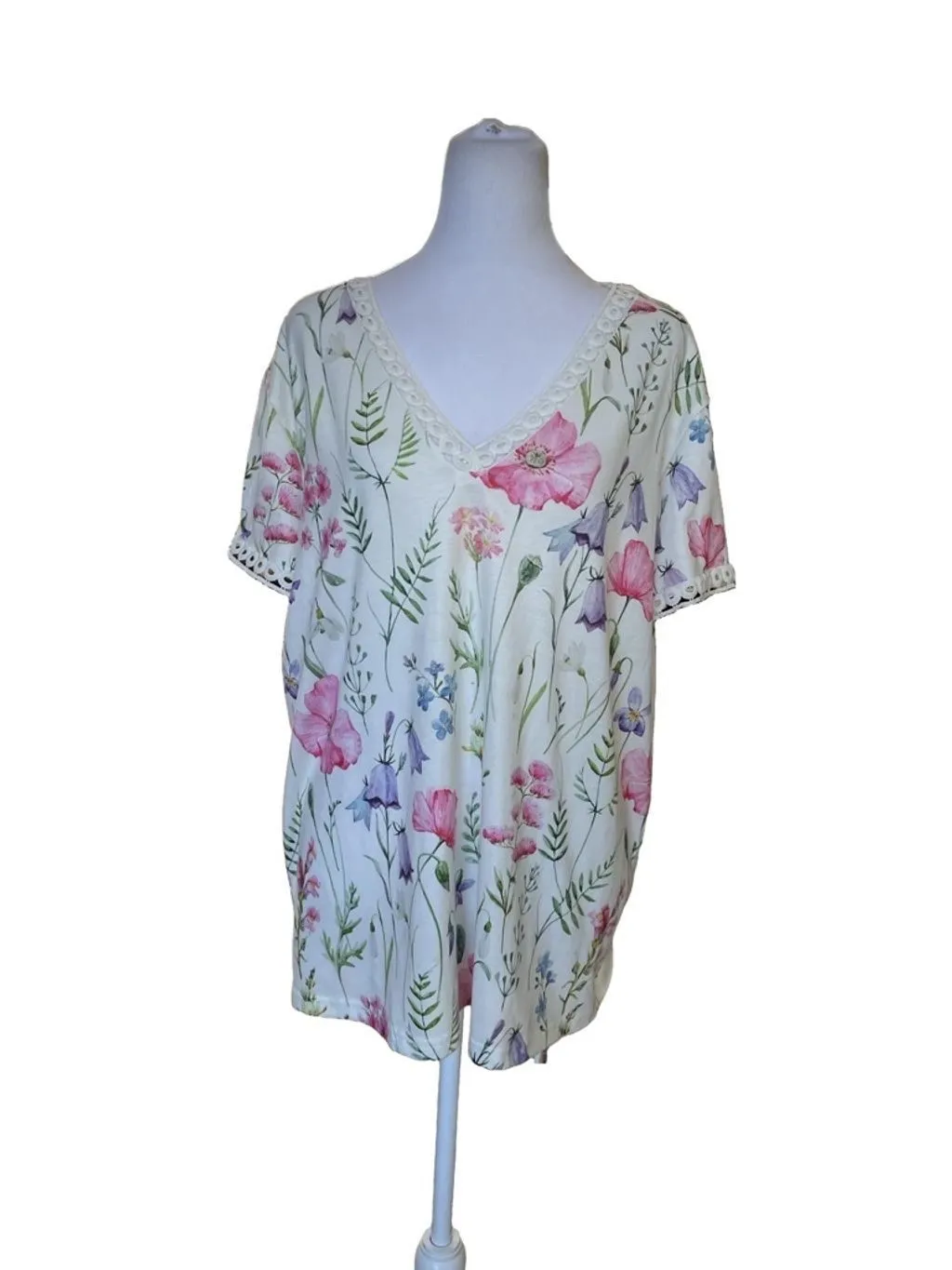 Product image for Women's JustFashionNow Top XL White Floral