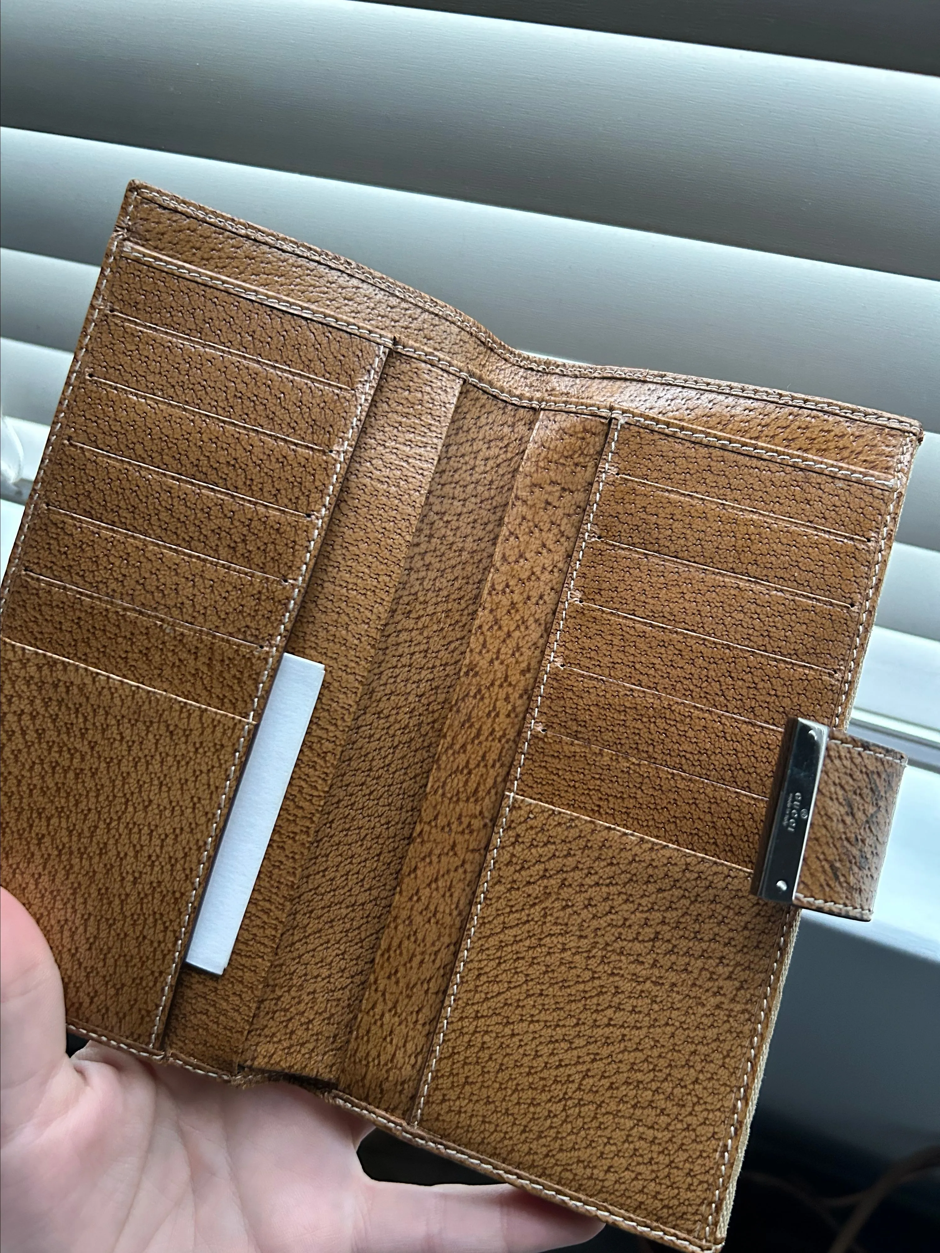 Listing Image Blurred Background