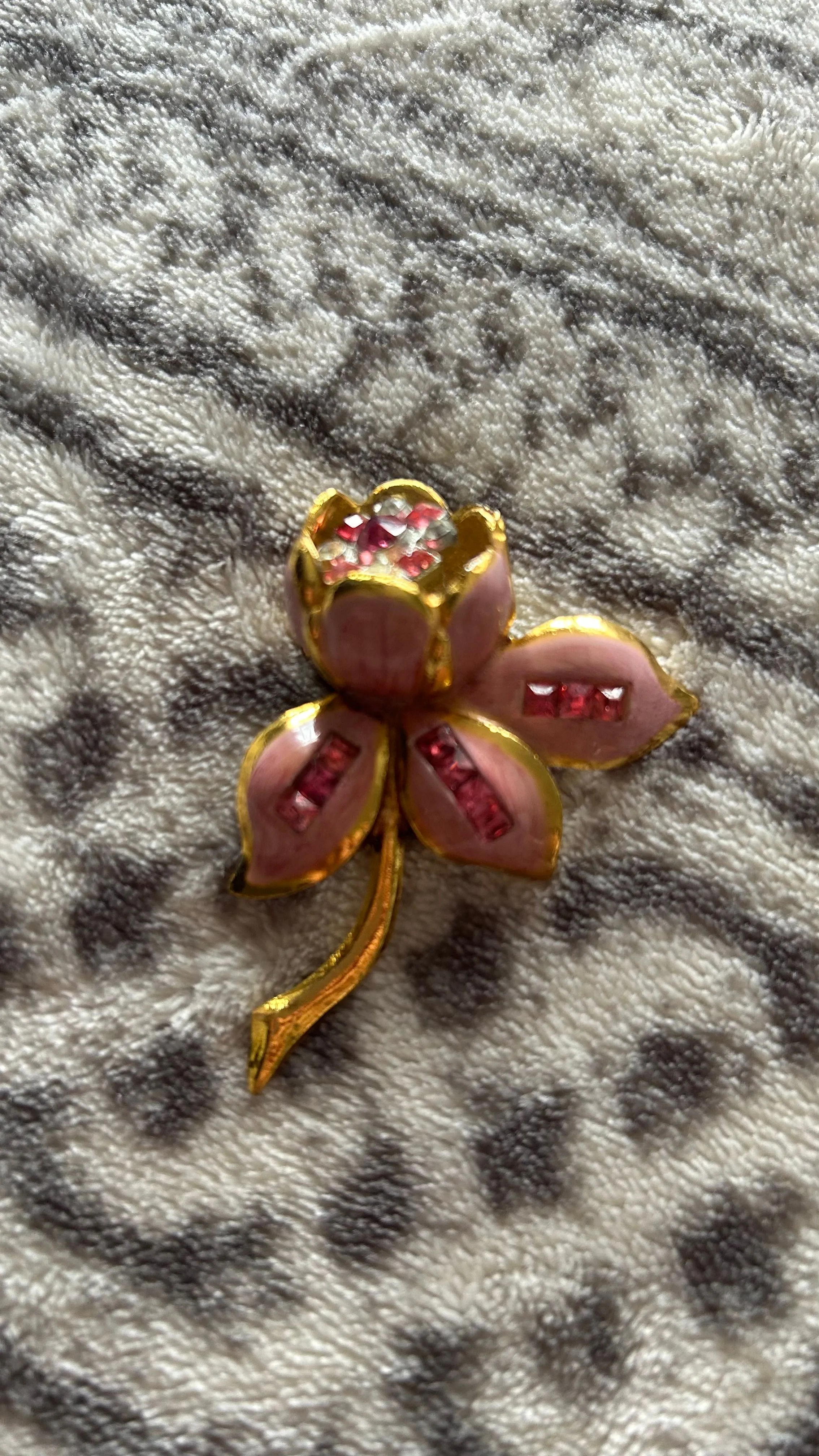 Product image for Coro Pink Enamel Flower Trembler Fur Clip