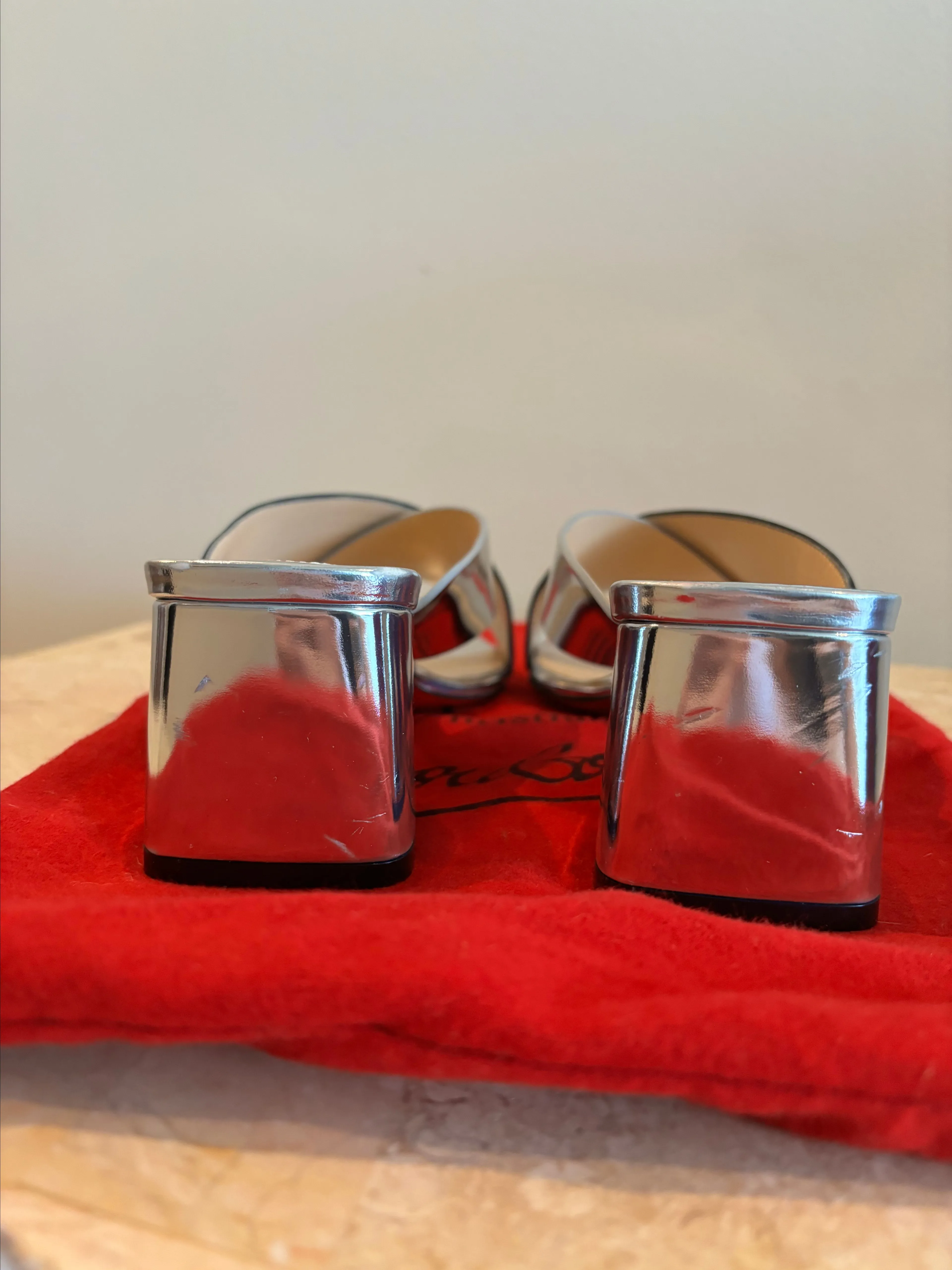 Listing Image Blurred Background
