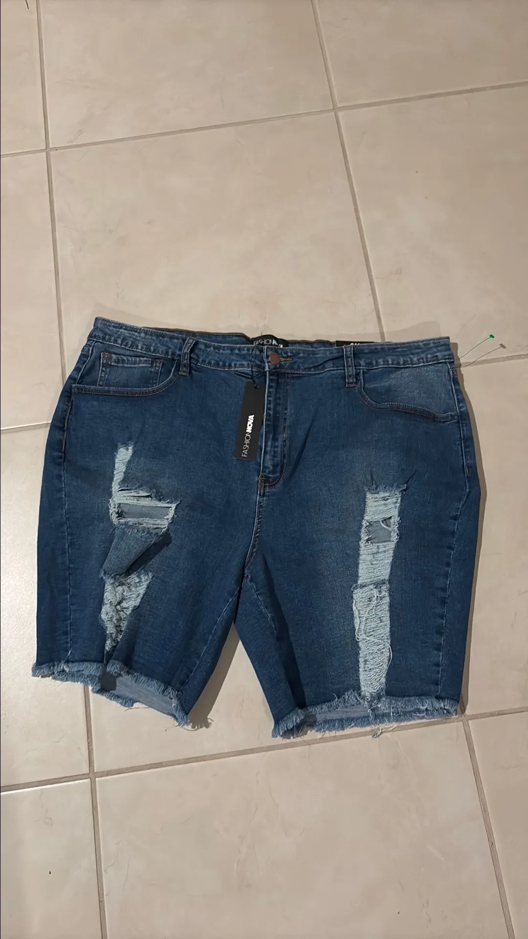Listing Image Blurred Background