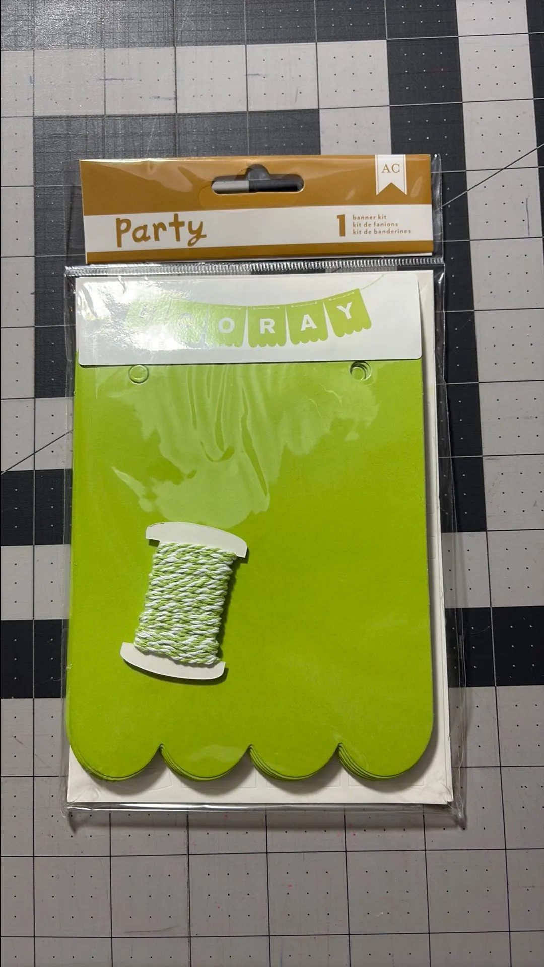 Product image for 0bk Green DIY Party Banner Kit, 18 flags, twine & stickers