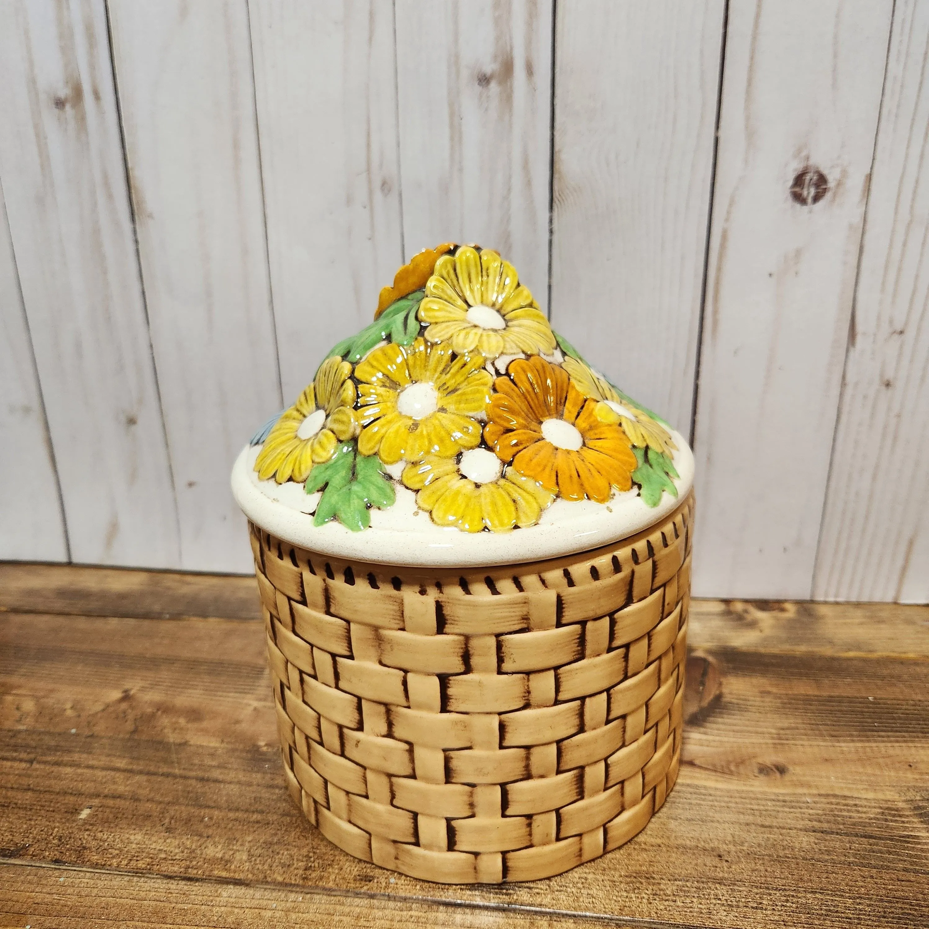 Product image for Vintage 70's daisy basket weave canister
