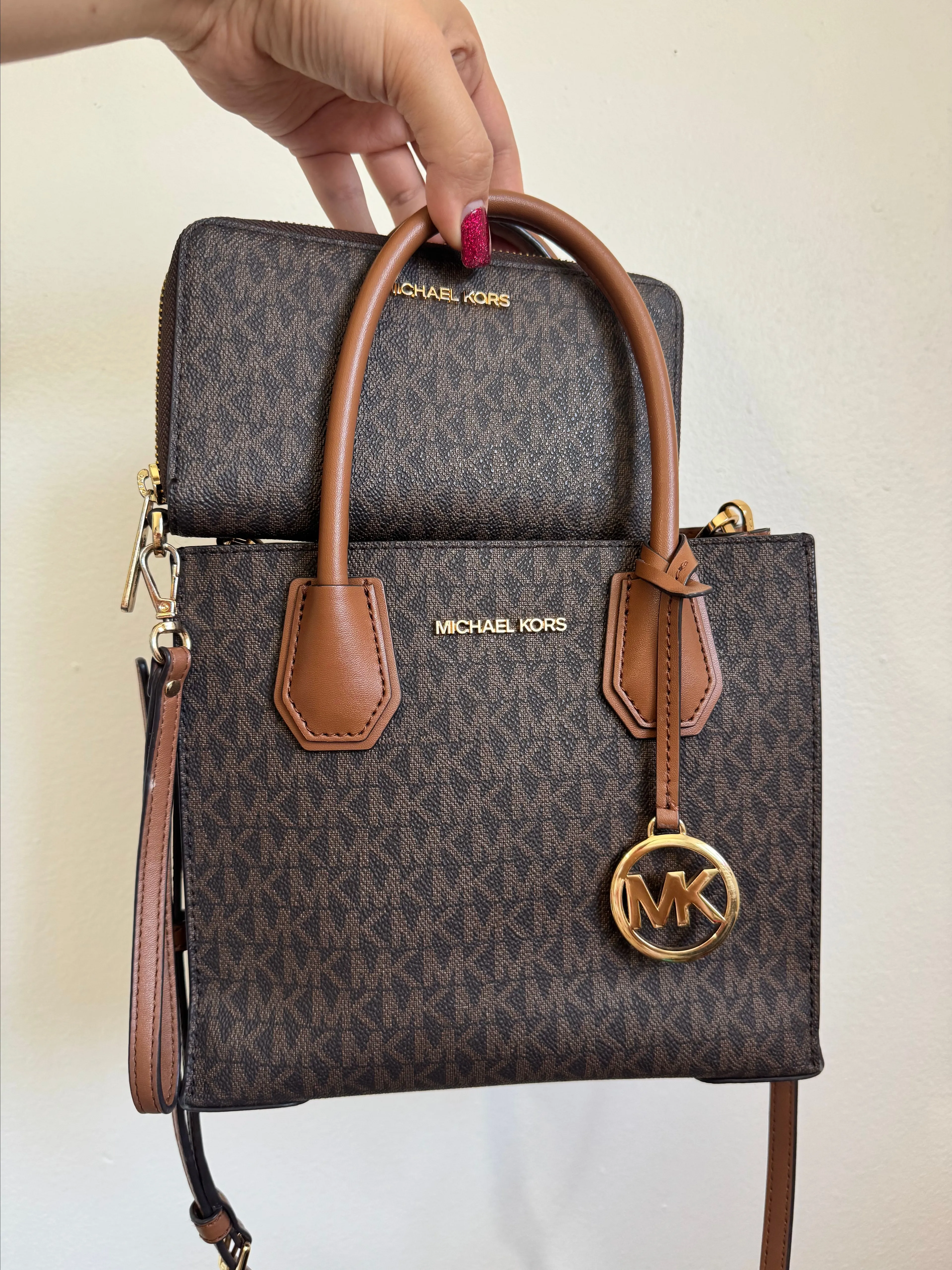 Product image for 43. Michael Kors set