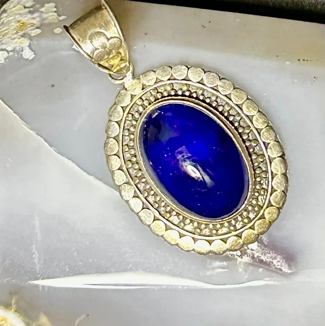Product image for Sapphire cabochon pendant