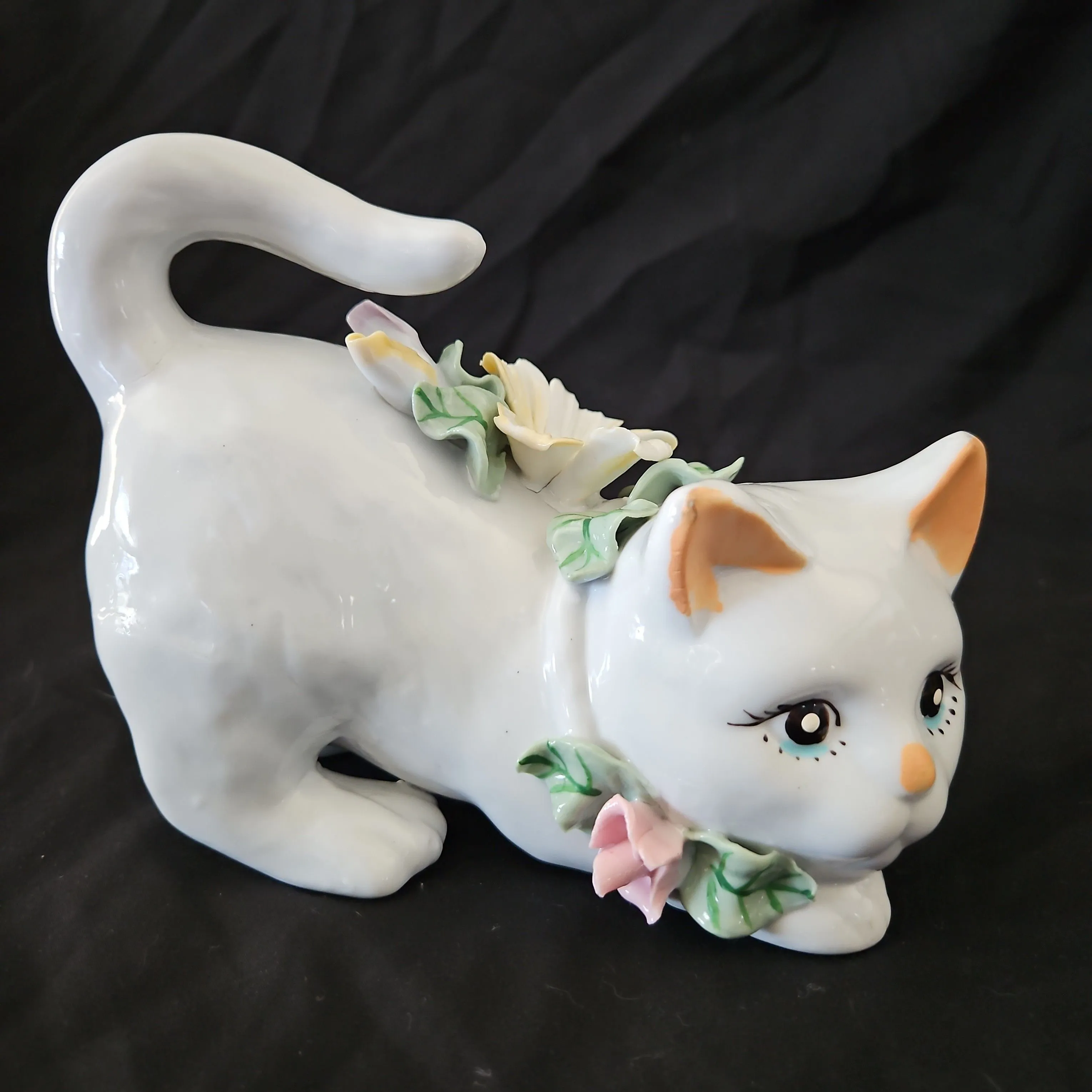 Product image for vintage porceline white kitty with flowers