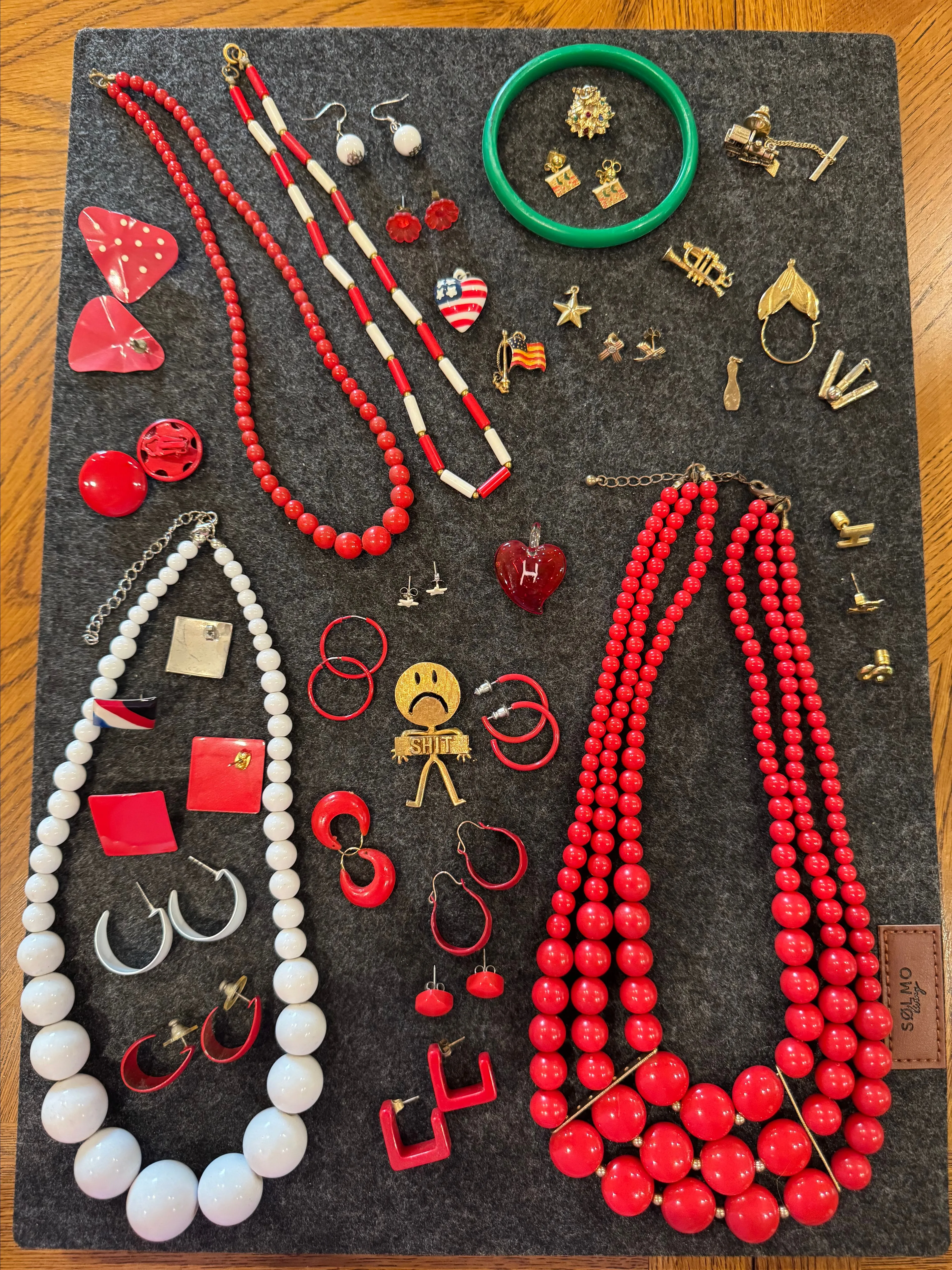 Product image for 2. Costume jewelry - mixed lot