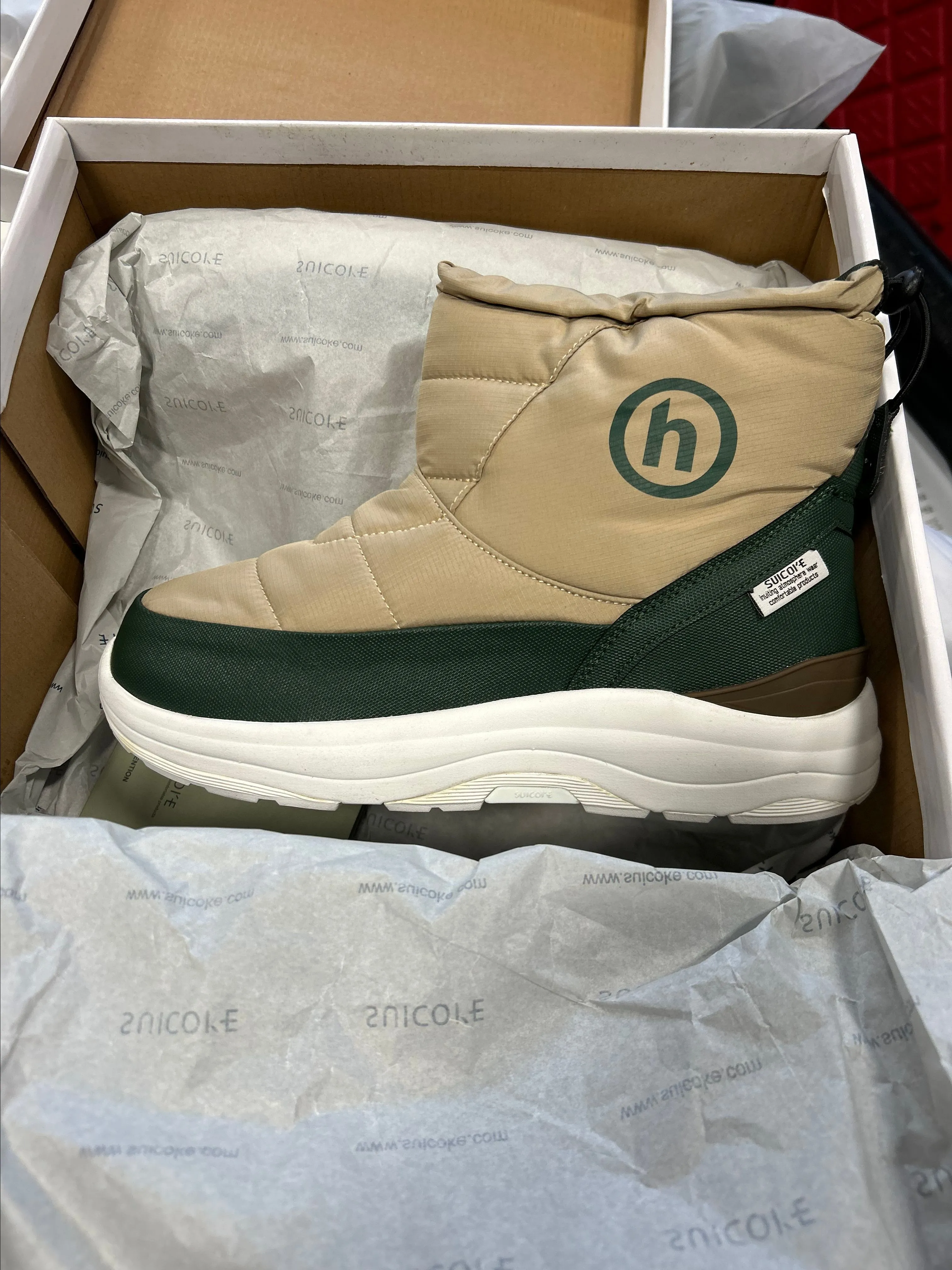 Product image for 9M Hidden NY Suicoke Bower Beige, DS OG ALL *RARE