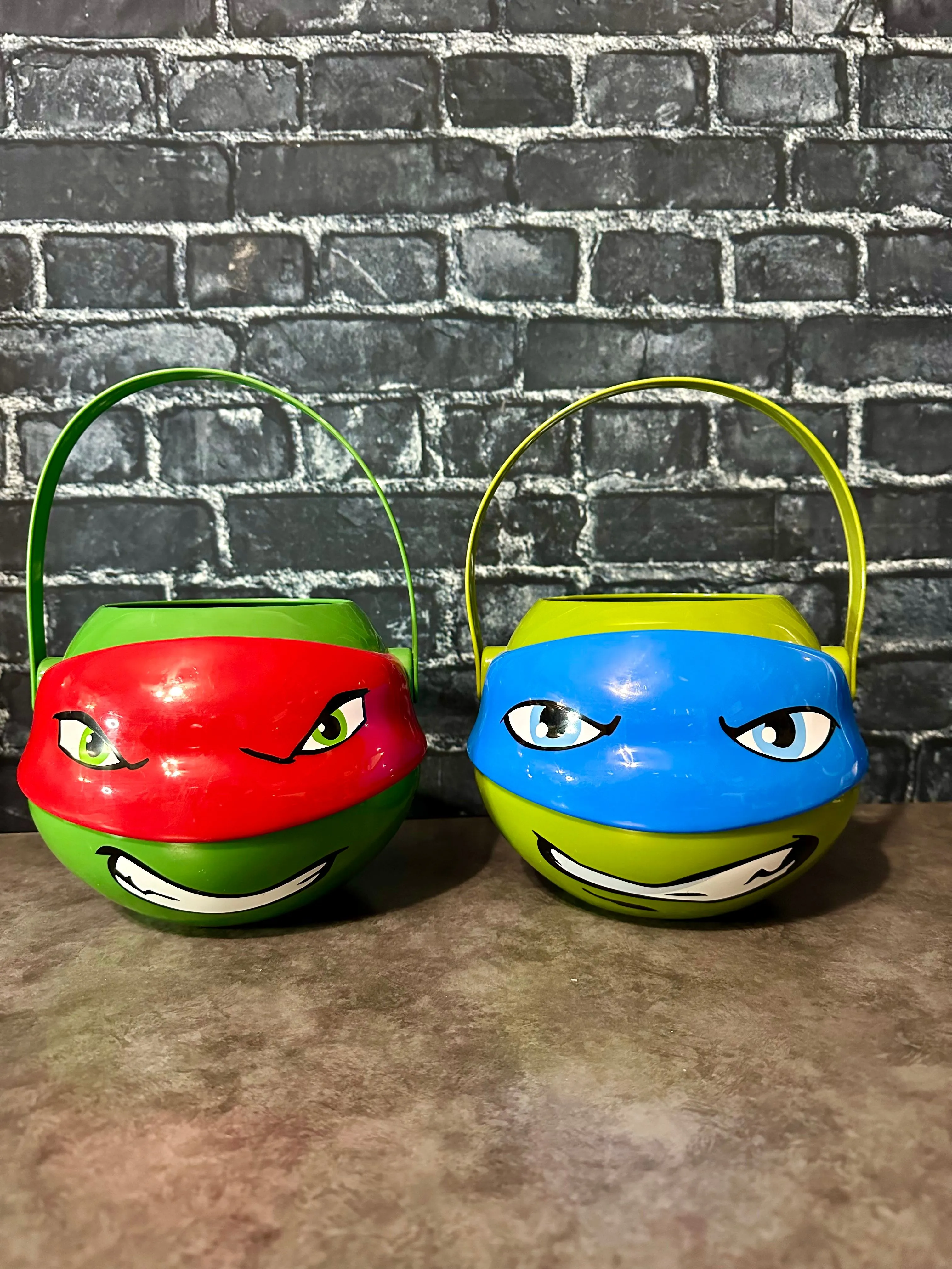 Product image for Misc - TMNT Halloween Candy Buckets RAPHAEL and LEONARDO made by Viacom 2017 / 2018