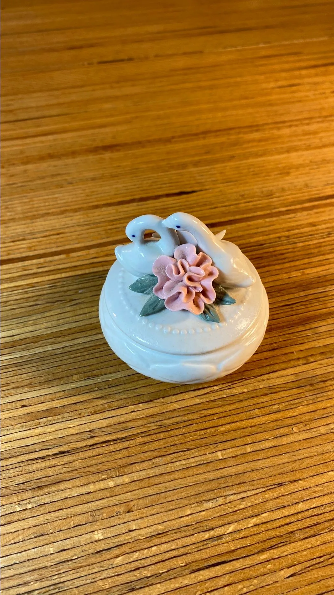 Product image for 51. Swans Trinket Box