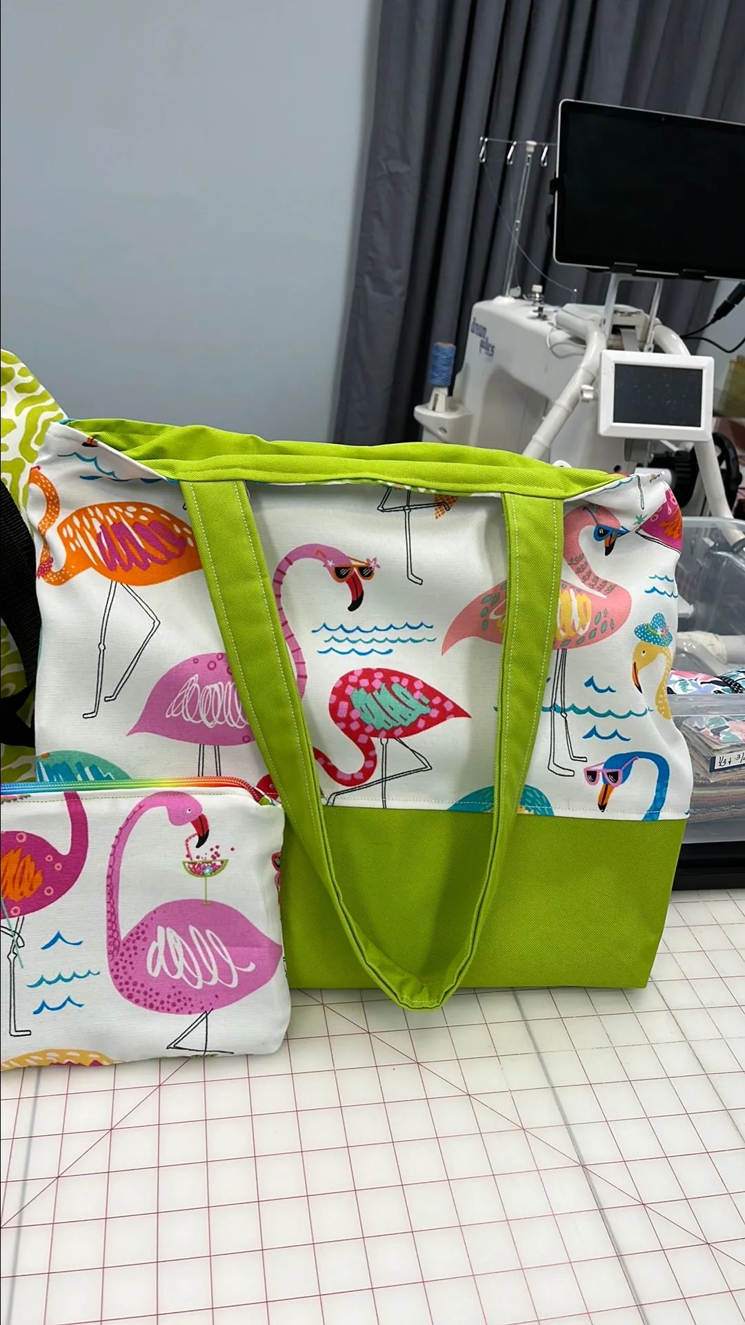 Product image for Waterproof beach bags with 4 extra large pockets for drinks, etc