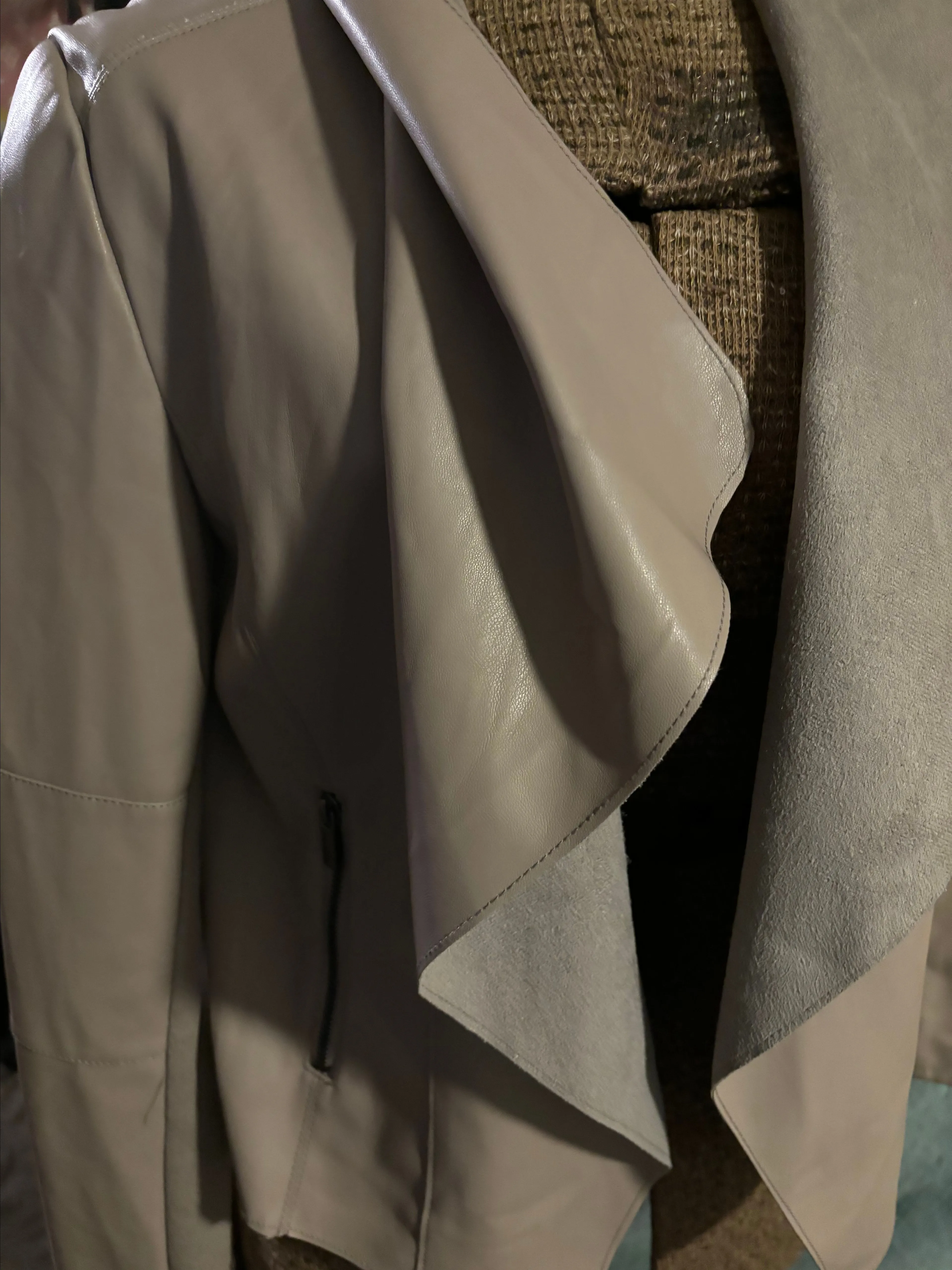 Listing Image Blurred Background