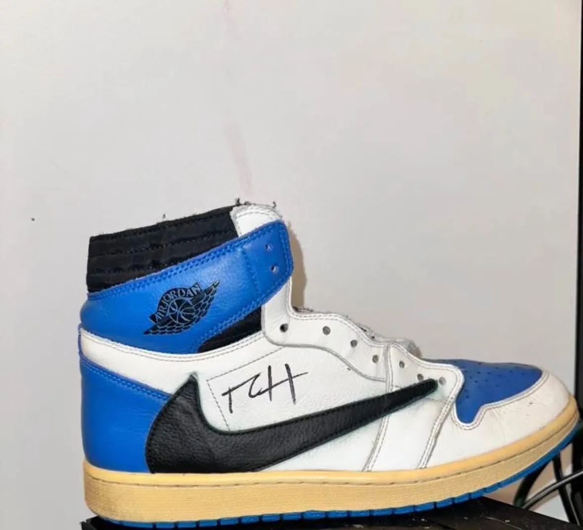 signed travis scott jordan 1