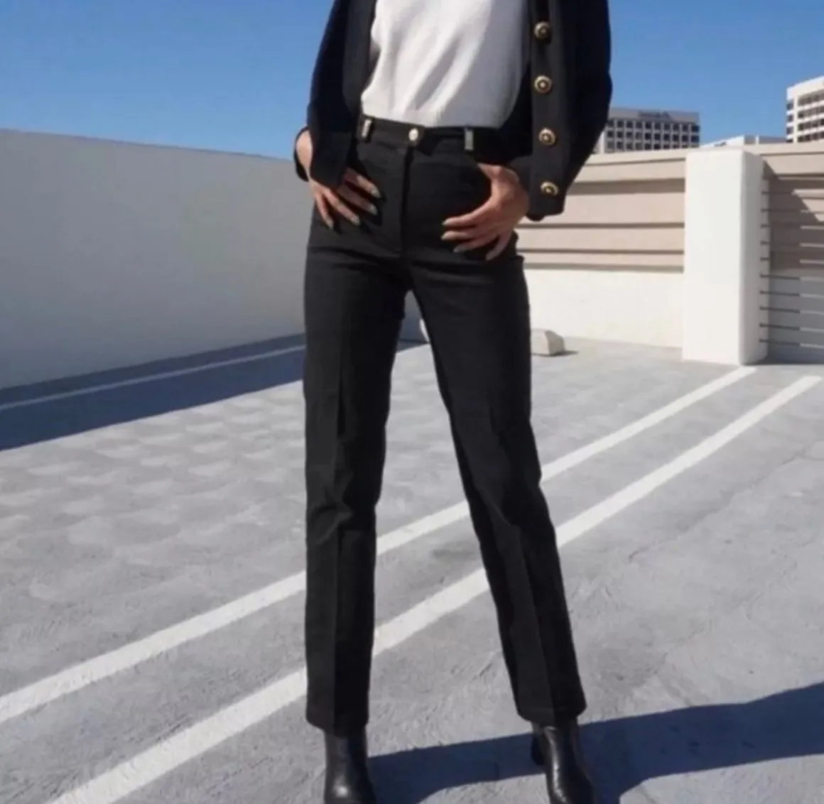 Product image for ST. JOHN SPORT By Marie Gray Black Straight Leg Pants Jeans Gold 5 Pocket Size 2