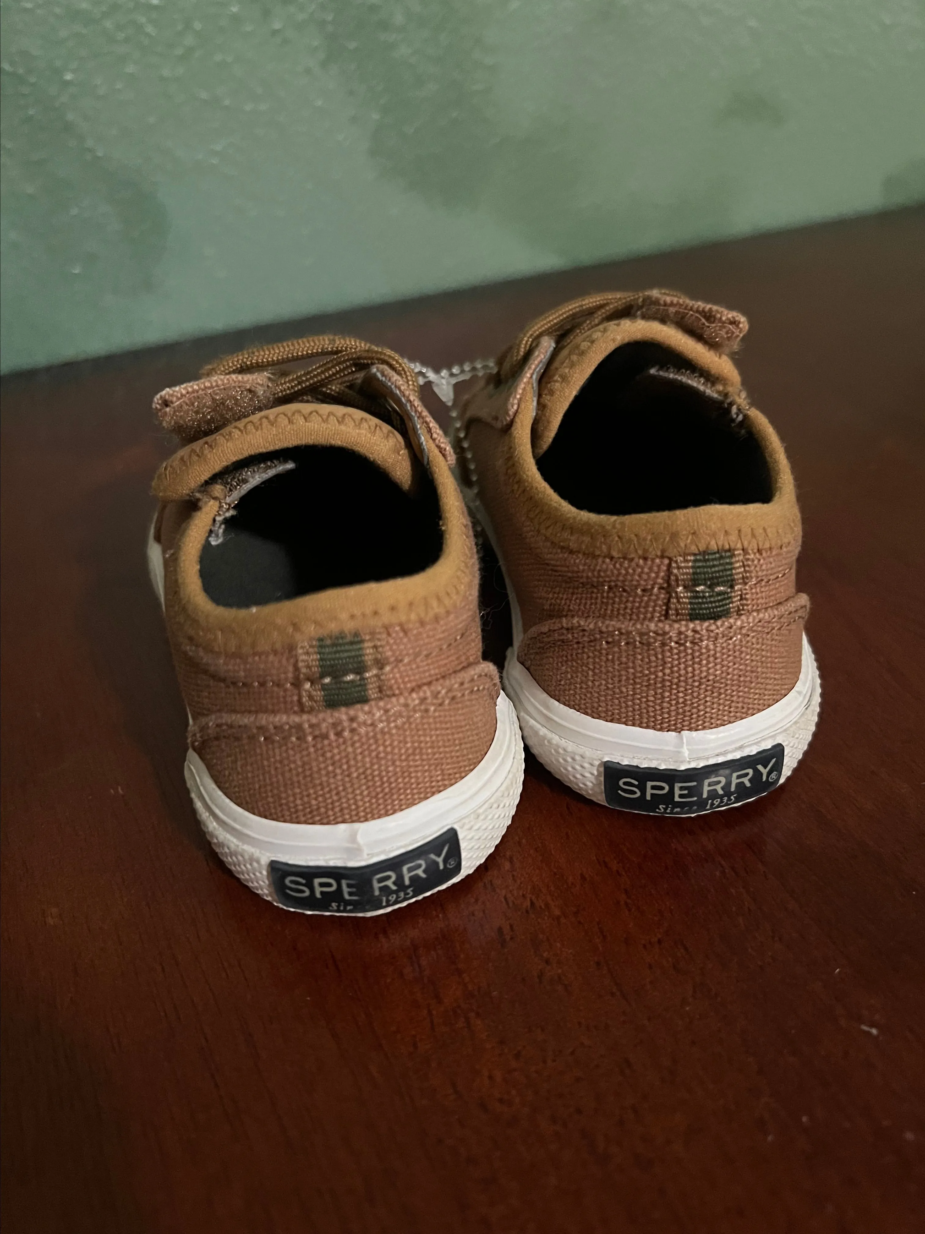 Listing Image Blurred Background