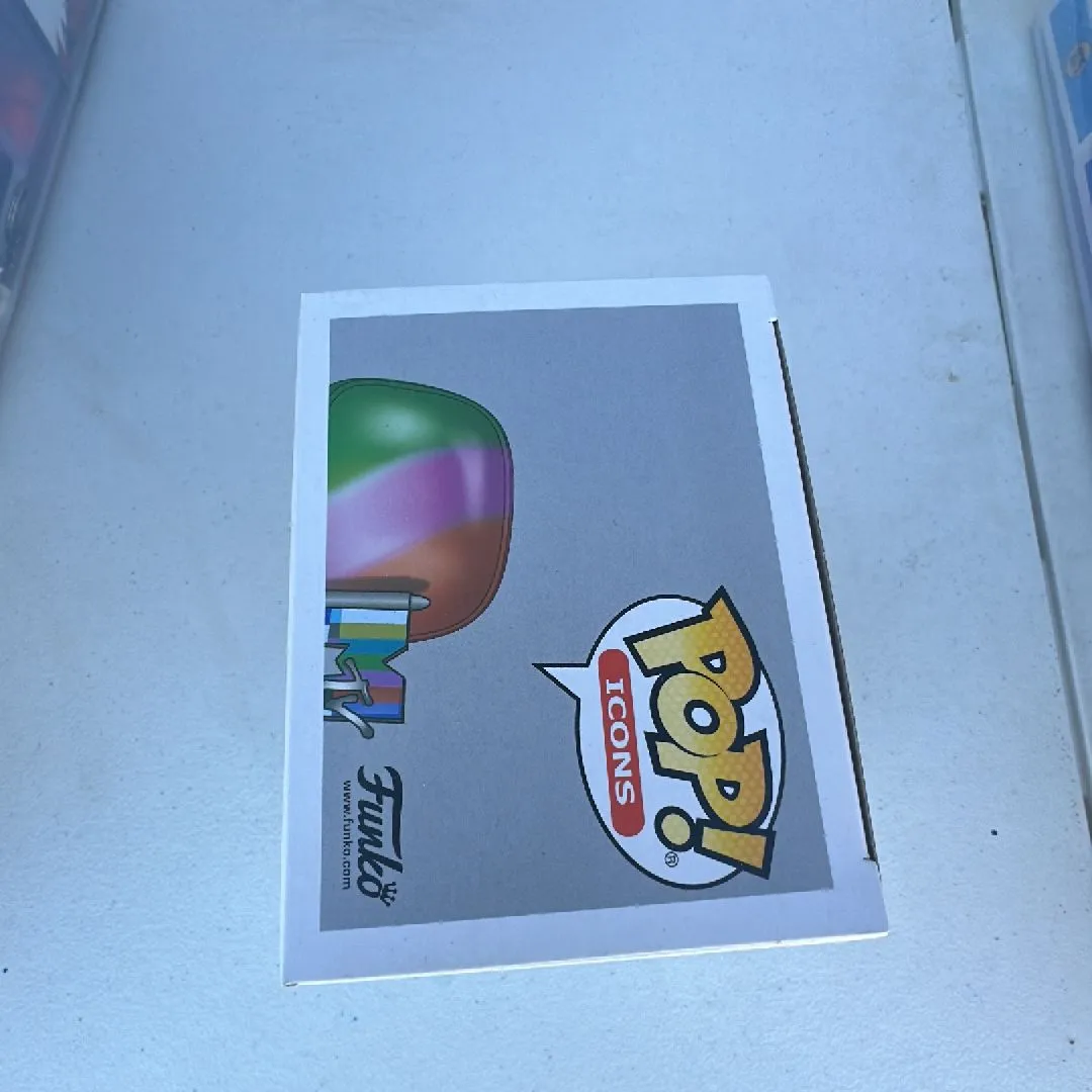 Listing Image Blurred Background
