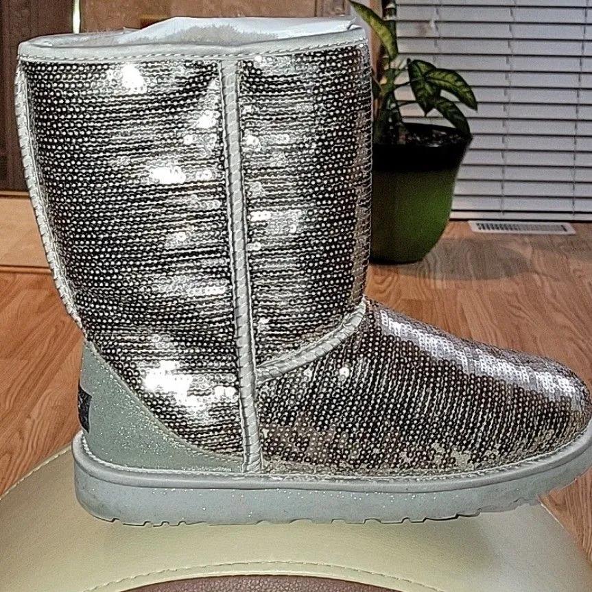 Product image for Nwot Women's Ugg Sequins Boots Size 8 in Silver