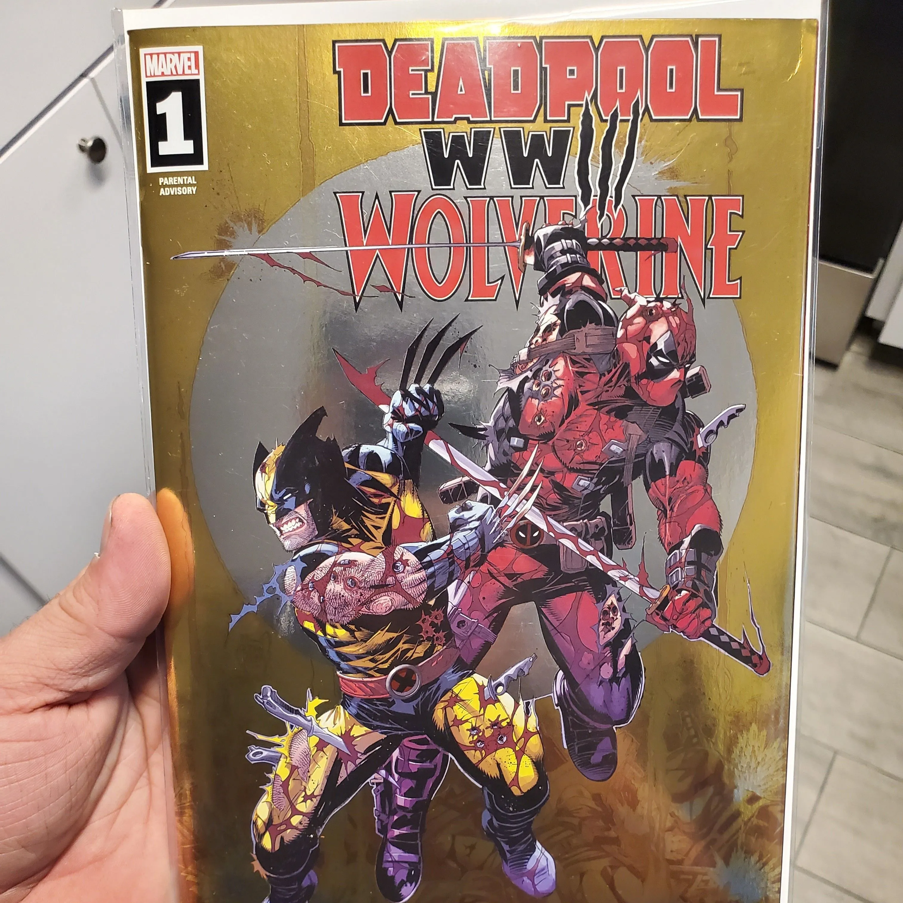 Product image for 24' Marvel Gold Foil Wolverine vs Deadpool WW3 