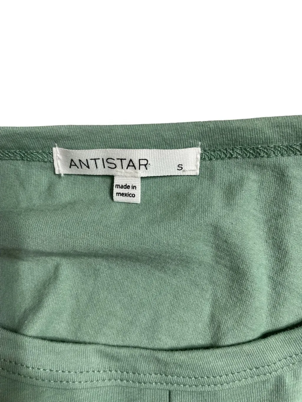 Listing Image Blurred Background