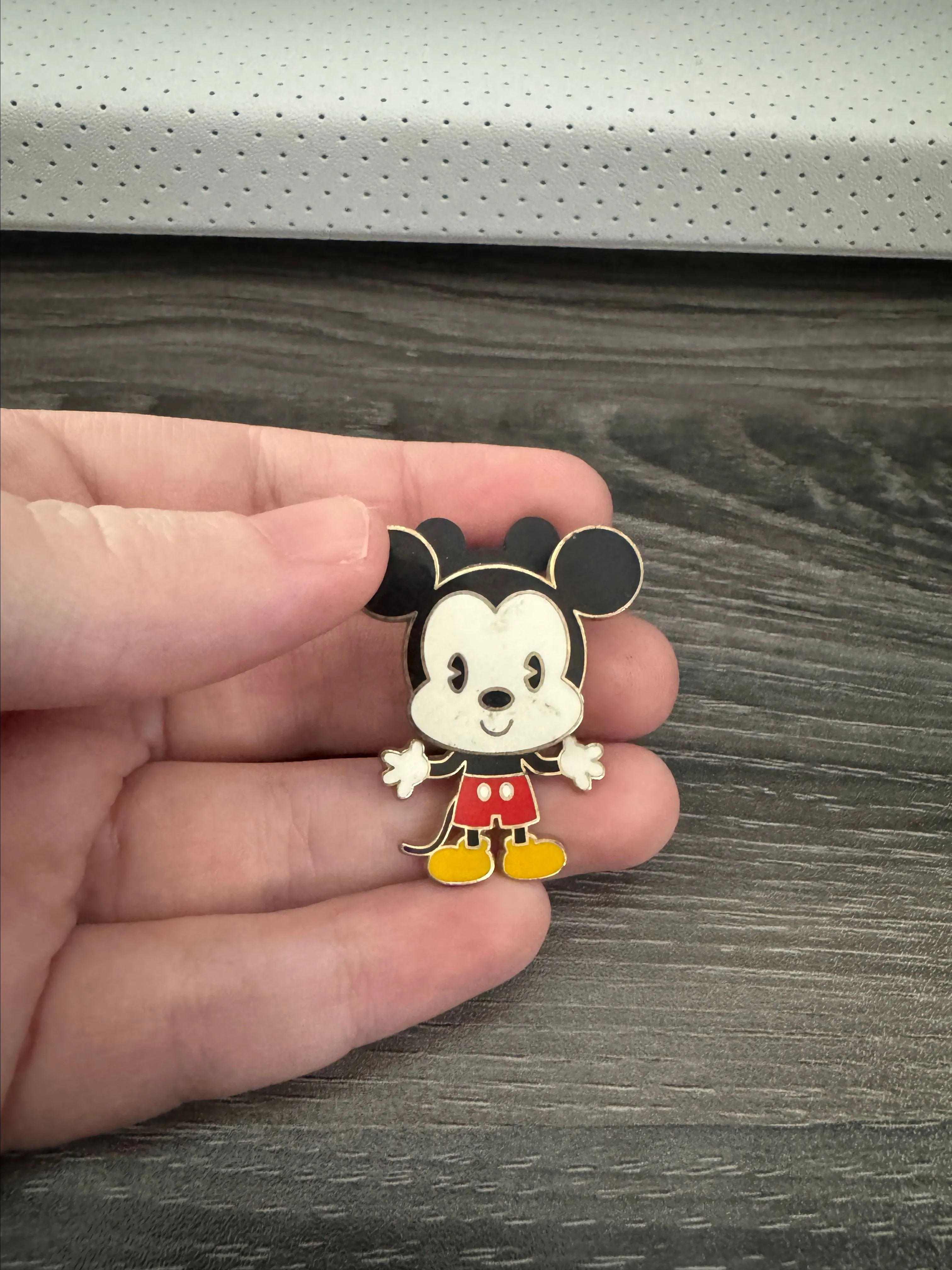 Product image for Mickey Mouse Cuties Collection Bobble Head DLRP Pin