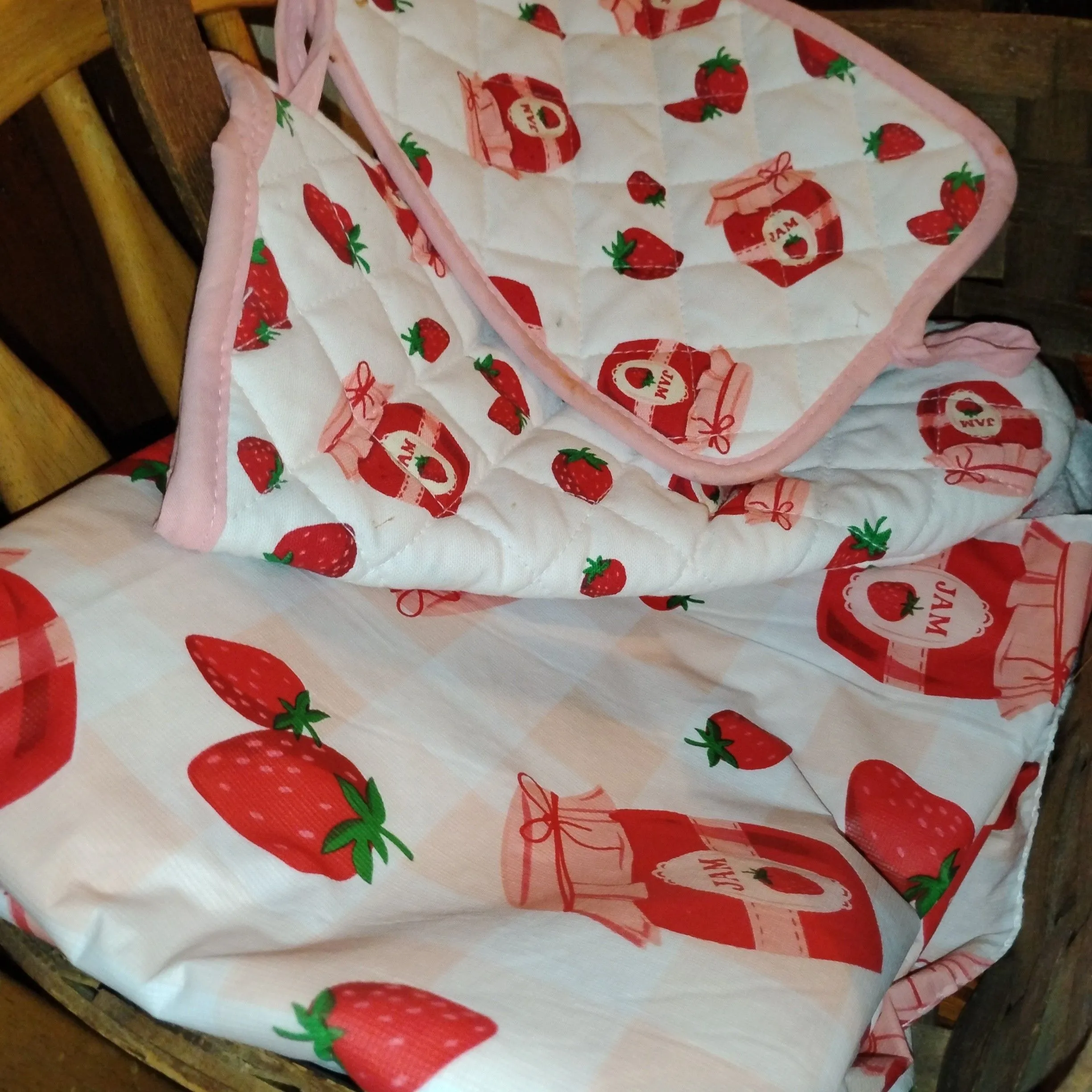 Product image for strawberry jam pot holders and vinyl tablecloth