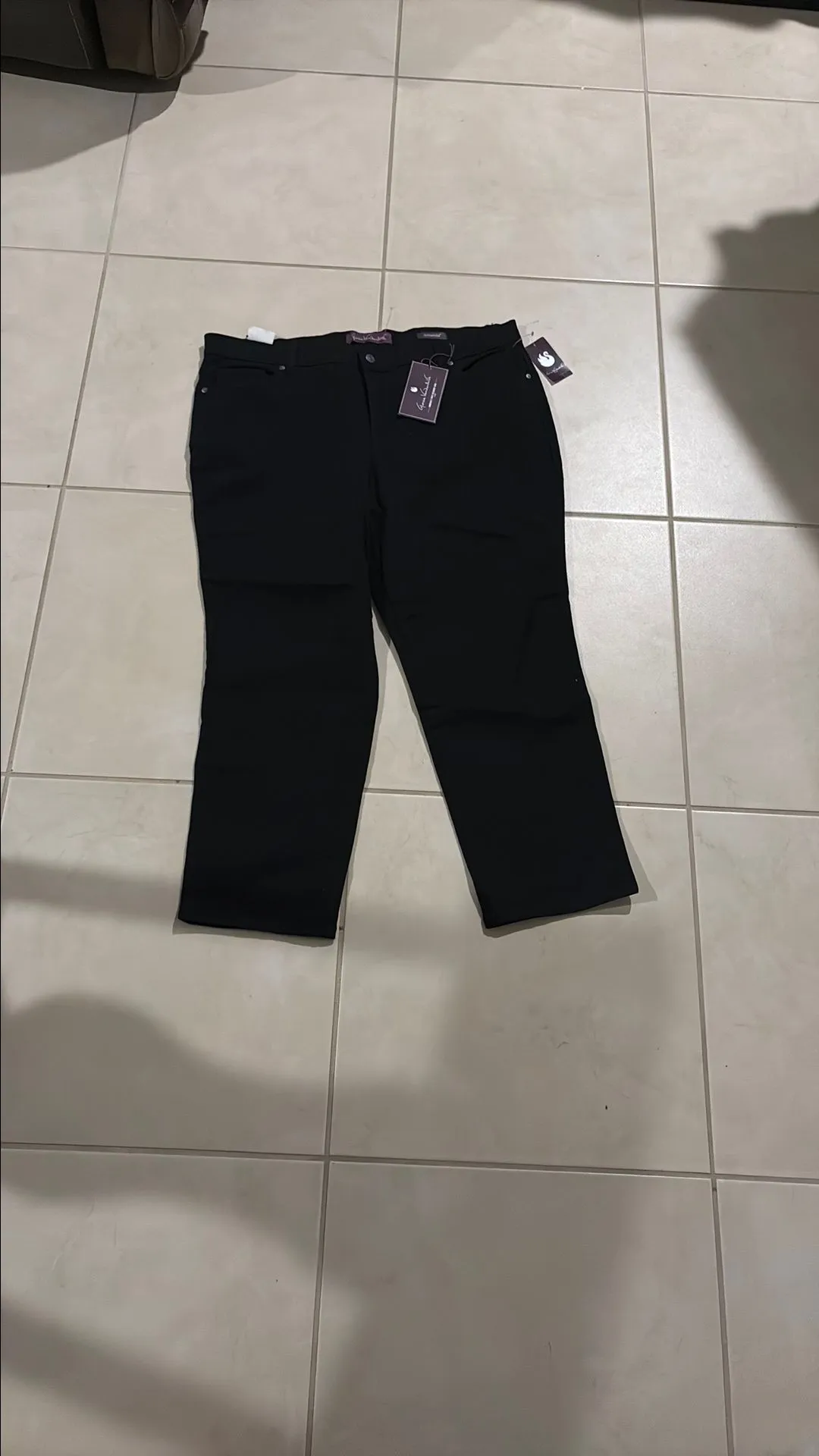 Product image for NWT Gloria Vanderbilt 18W short black jeans
