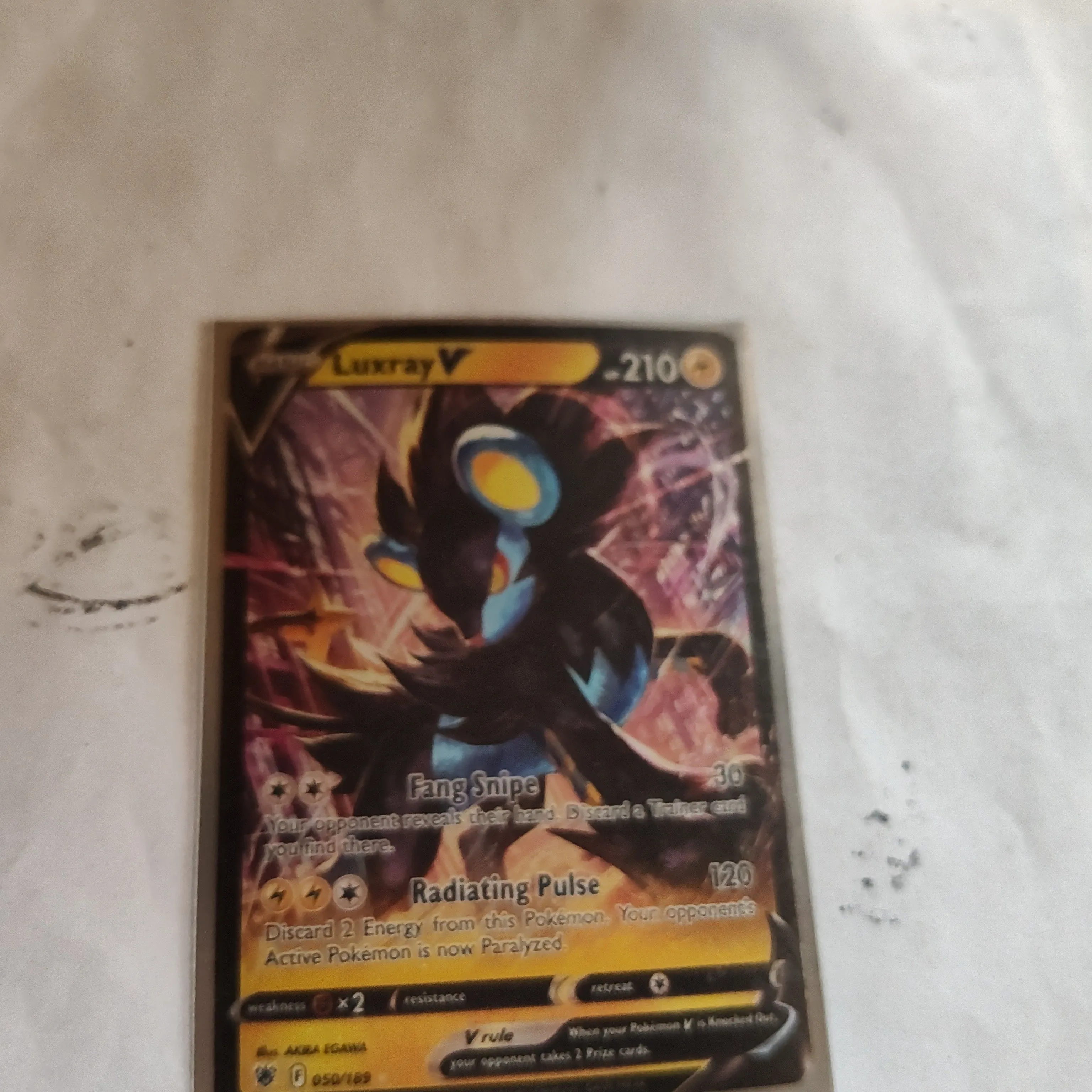 Product image for Pokemon foil Luxray V 050/189