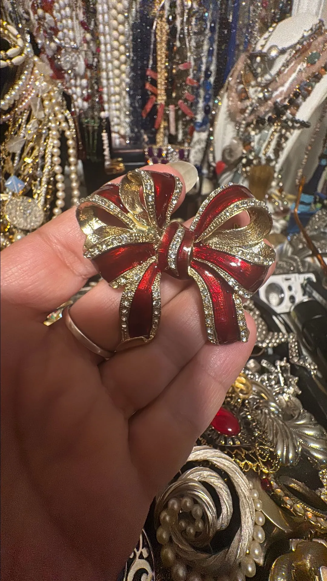 Product image for 6) Bow brooch