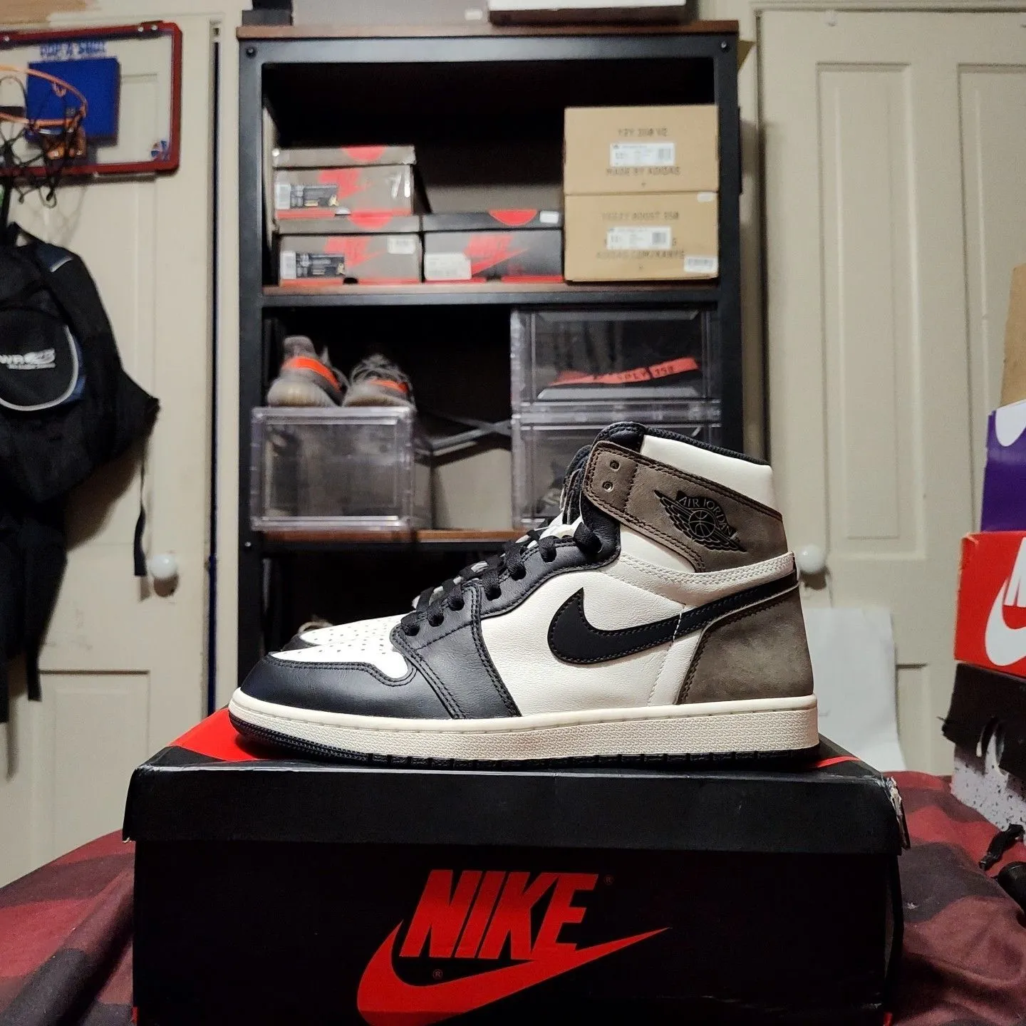 jordan 1 dark mocha retailers