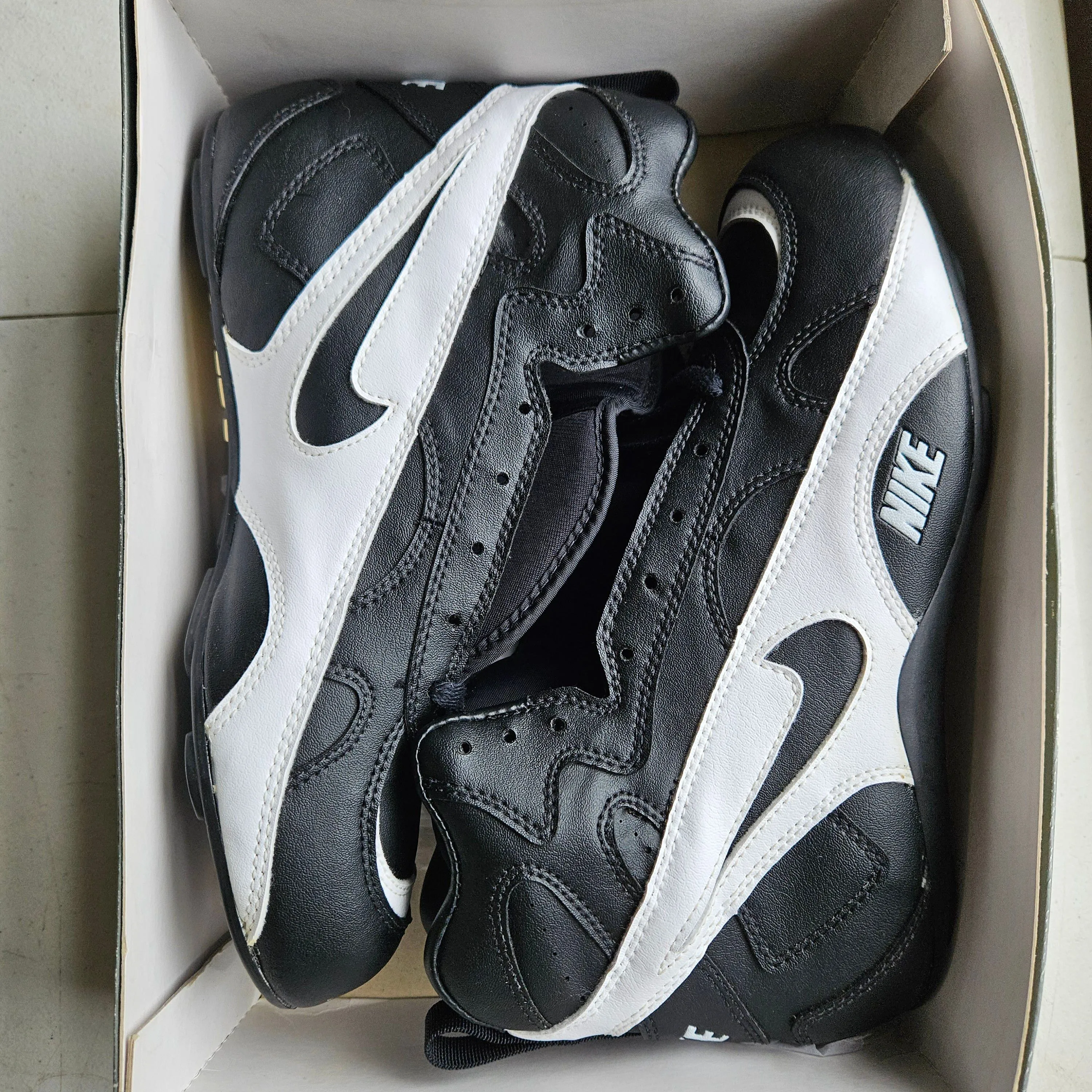 Product image for NIKE STRIKE FORCE HIGH FOOTBALL CLEATS Sz.9 Vintage New