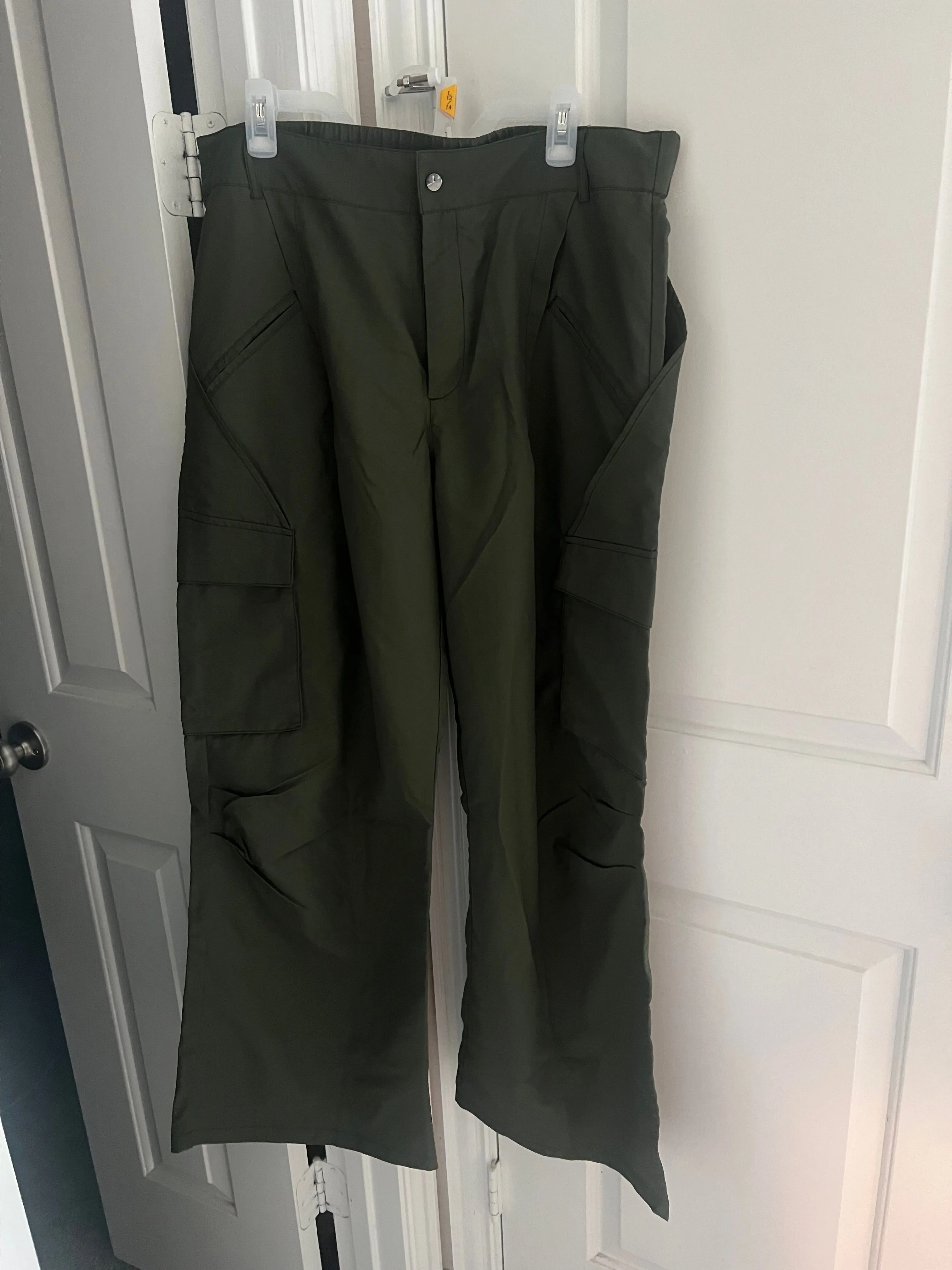 Product image for Halts NwT cargo pants Xl